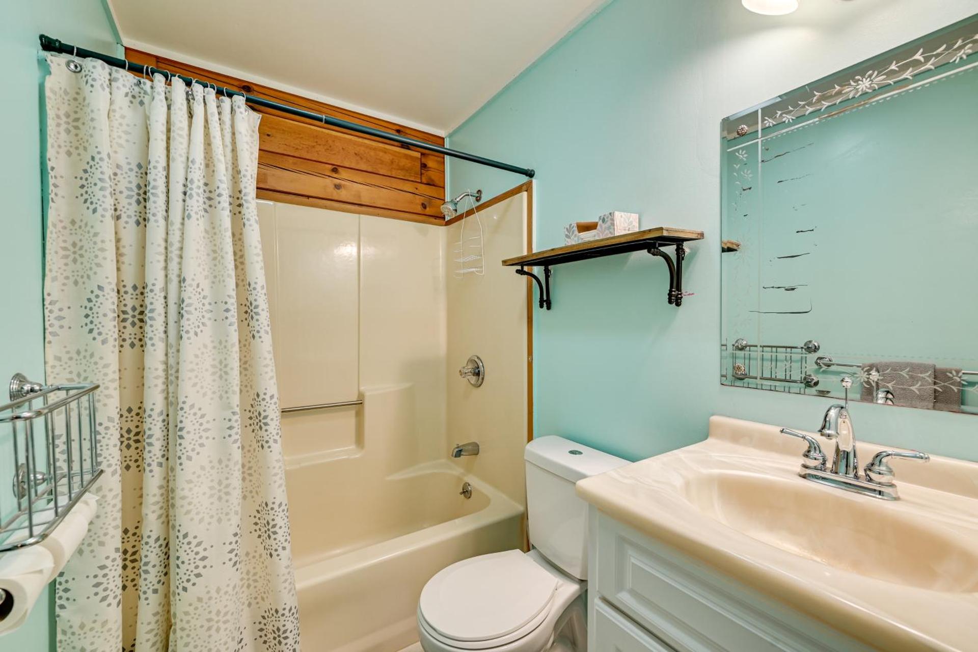 High Peak Heaven Cozy Log Cabin on 1 Acre!