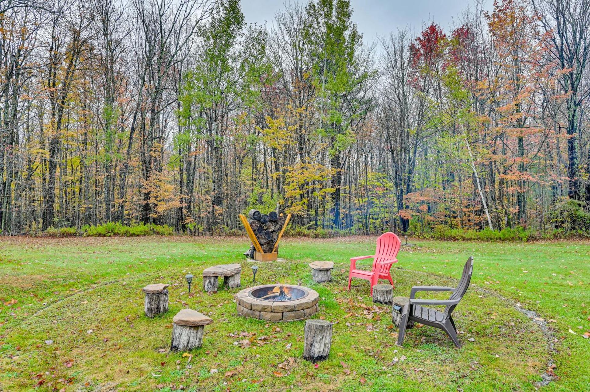 High Peak Heaven Cozy Log Cabin on 1 Acre!