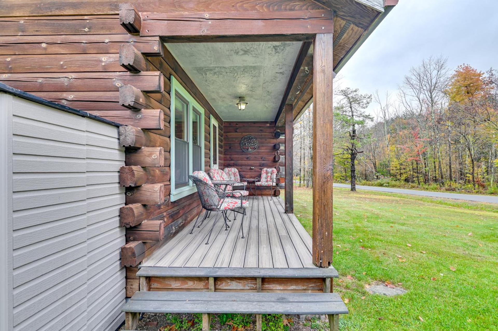 High Peak Heaven Cozy Log Cabin on 1 Acre!