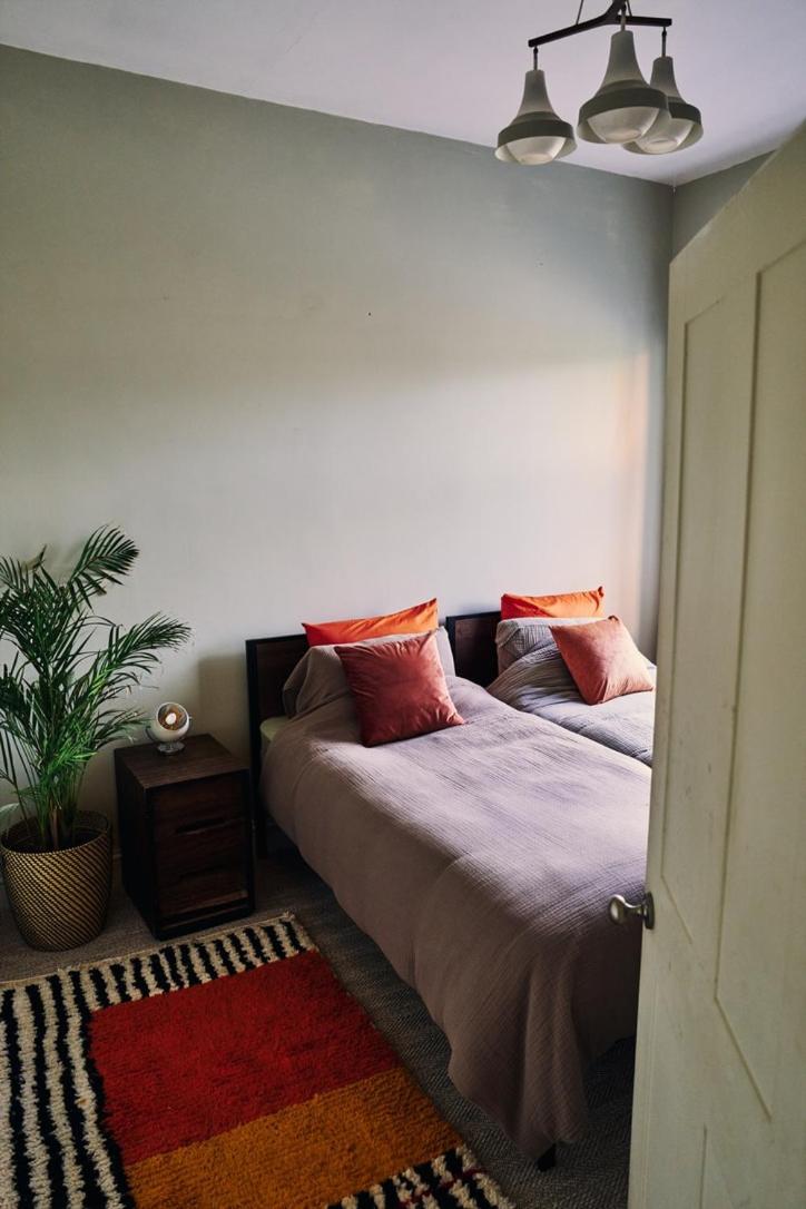 Mid-Century charm in the heart of Stroud