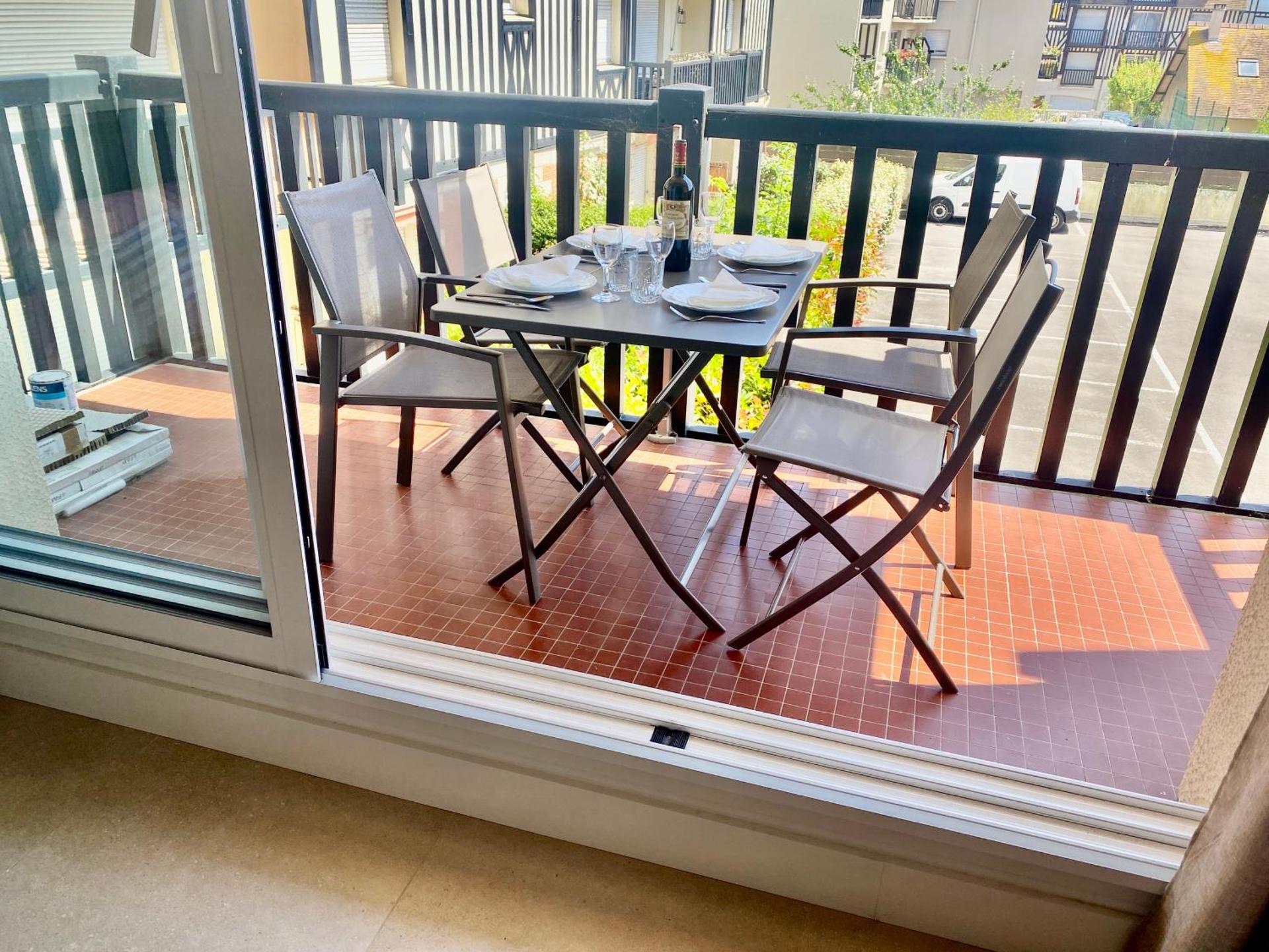 F2 Centre DEAUVILLE Lit 180 Parking gratuit