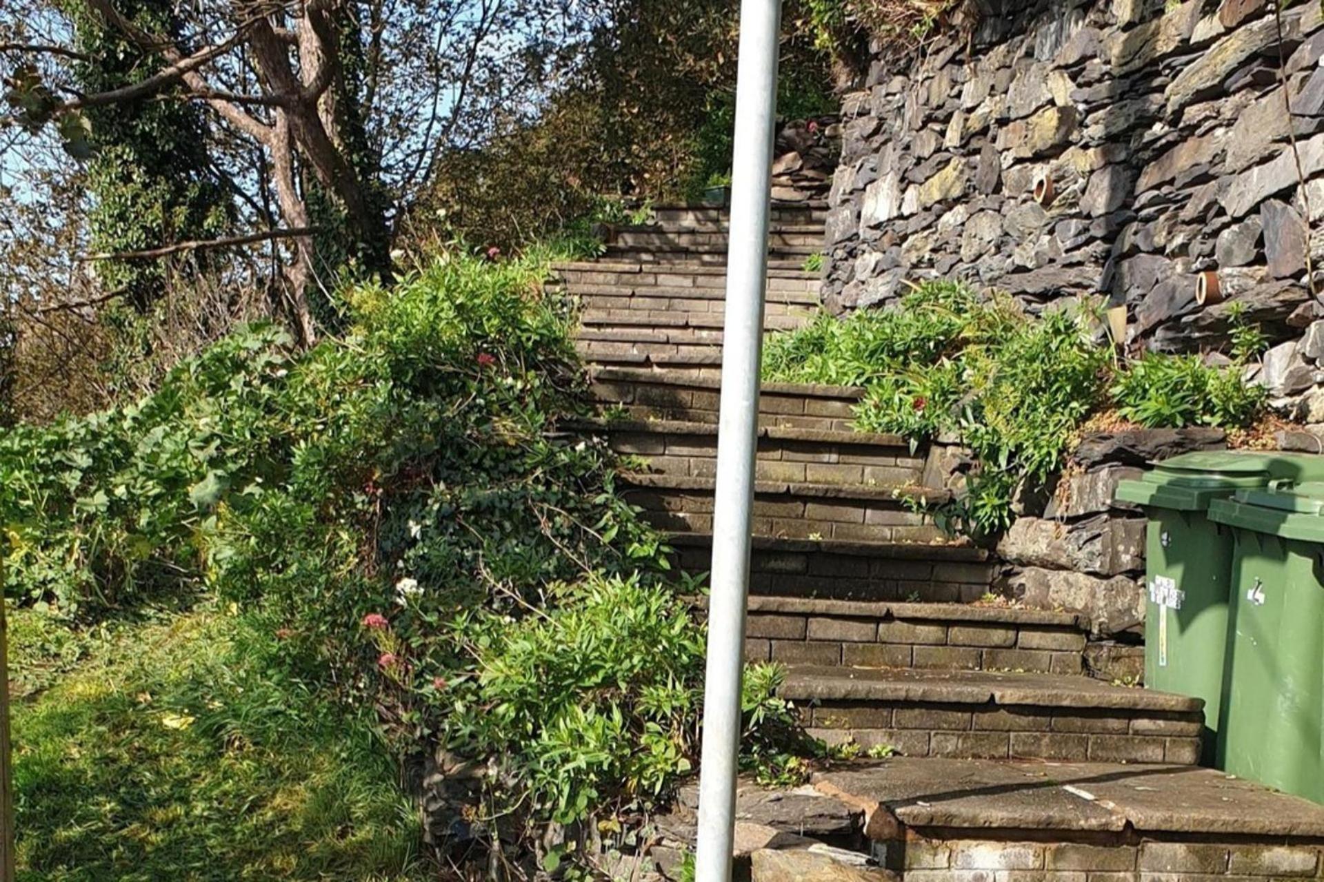 Seaview Apartment Sleeps 2 -Patio -WiFi -Tv