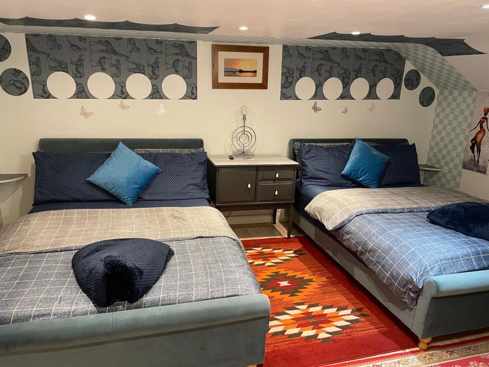 Romford Town House - 4-5 Bedroom