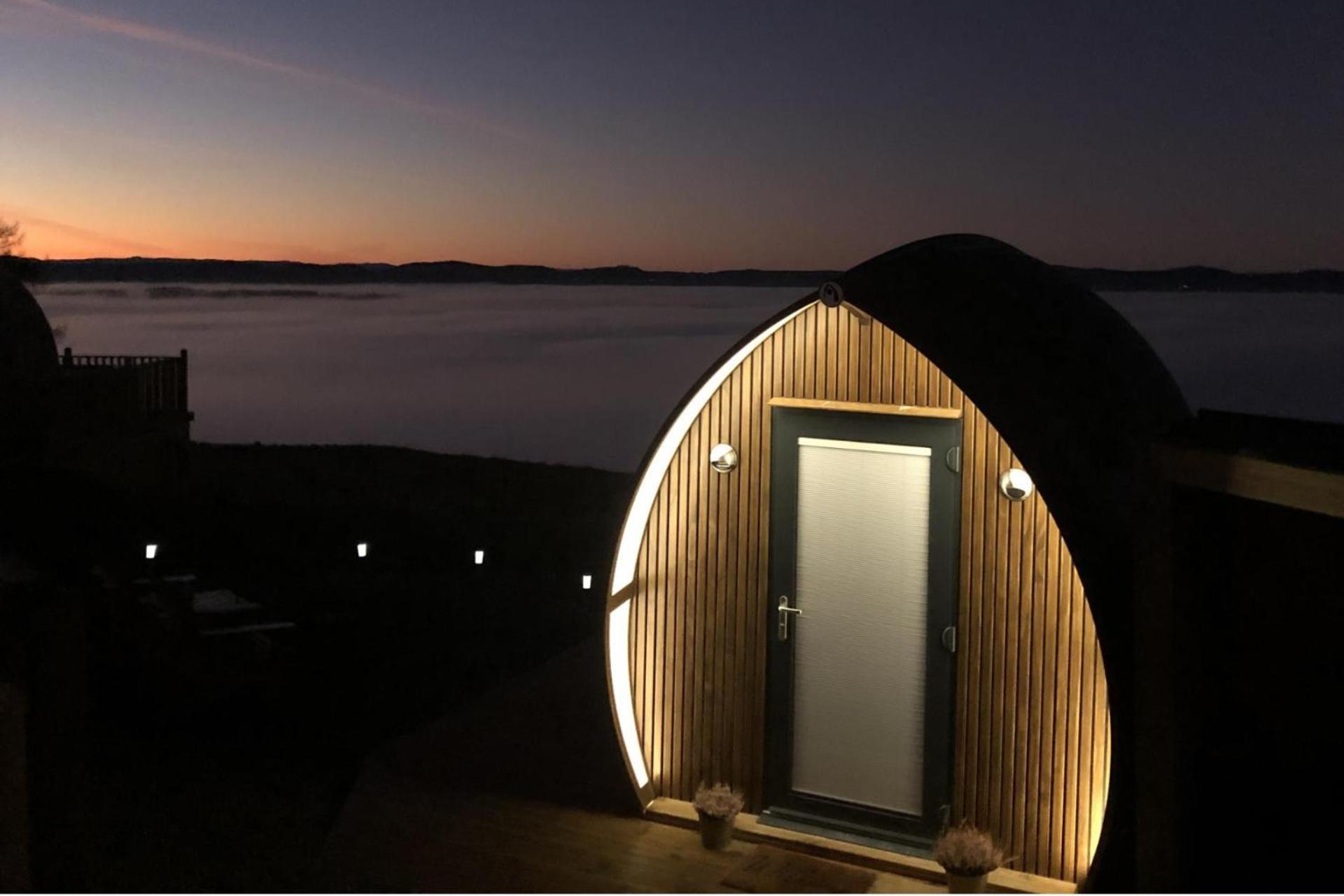 Seaview Cabin Sleeps 2 -Hot Tub -Dogs Ok -Parking