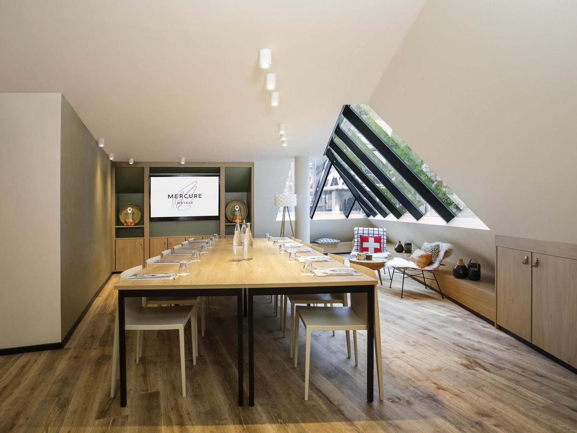 Meeting/conference room