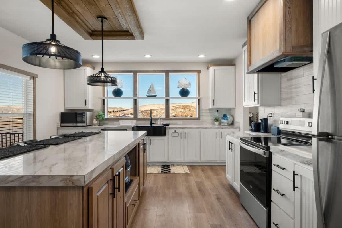 New Bear Lake Home with Beautiful Fall Views