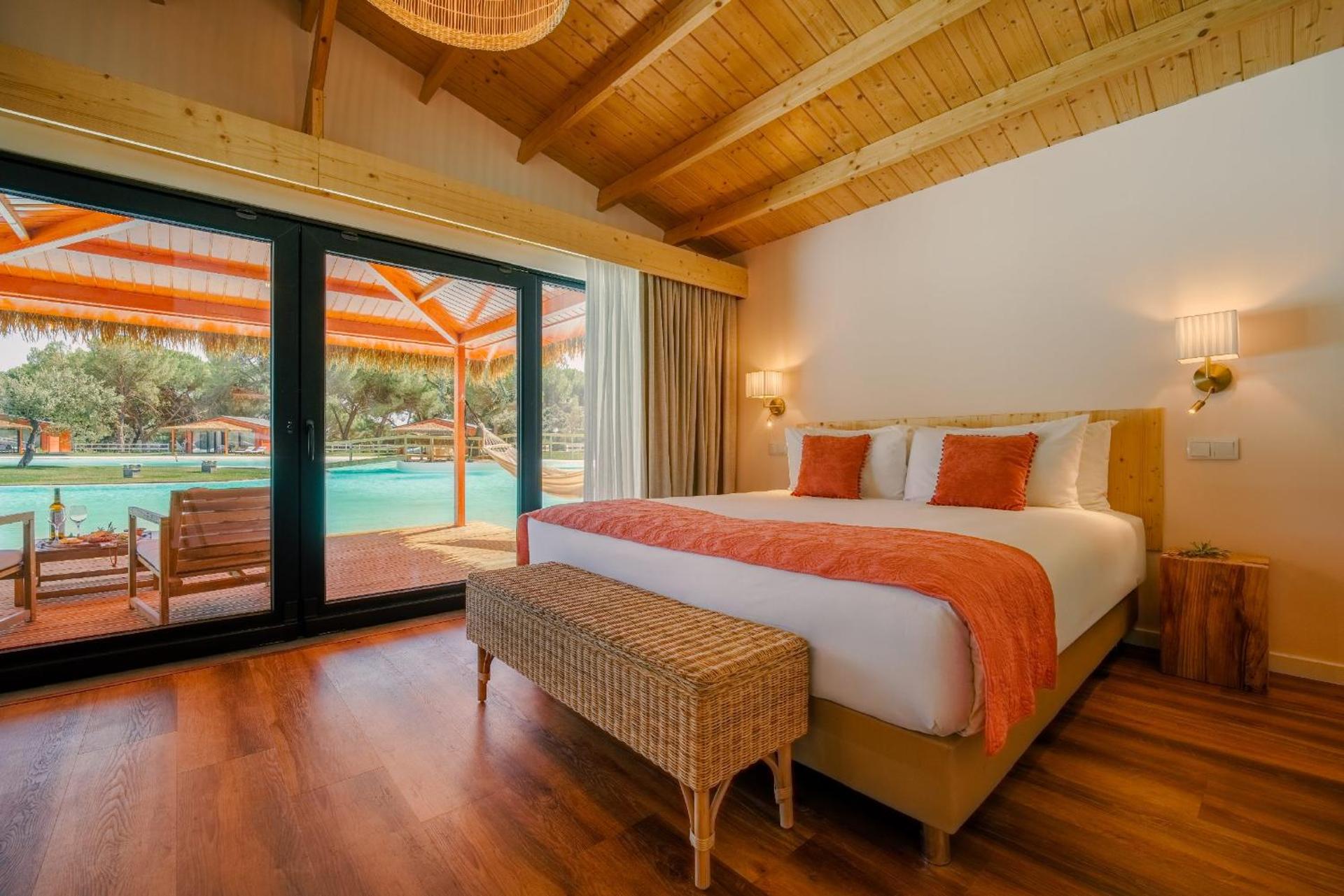 Bungalow - Water Front 