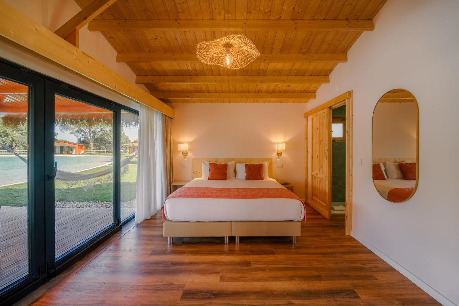 Bungalow - Water Front 