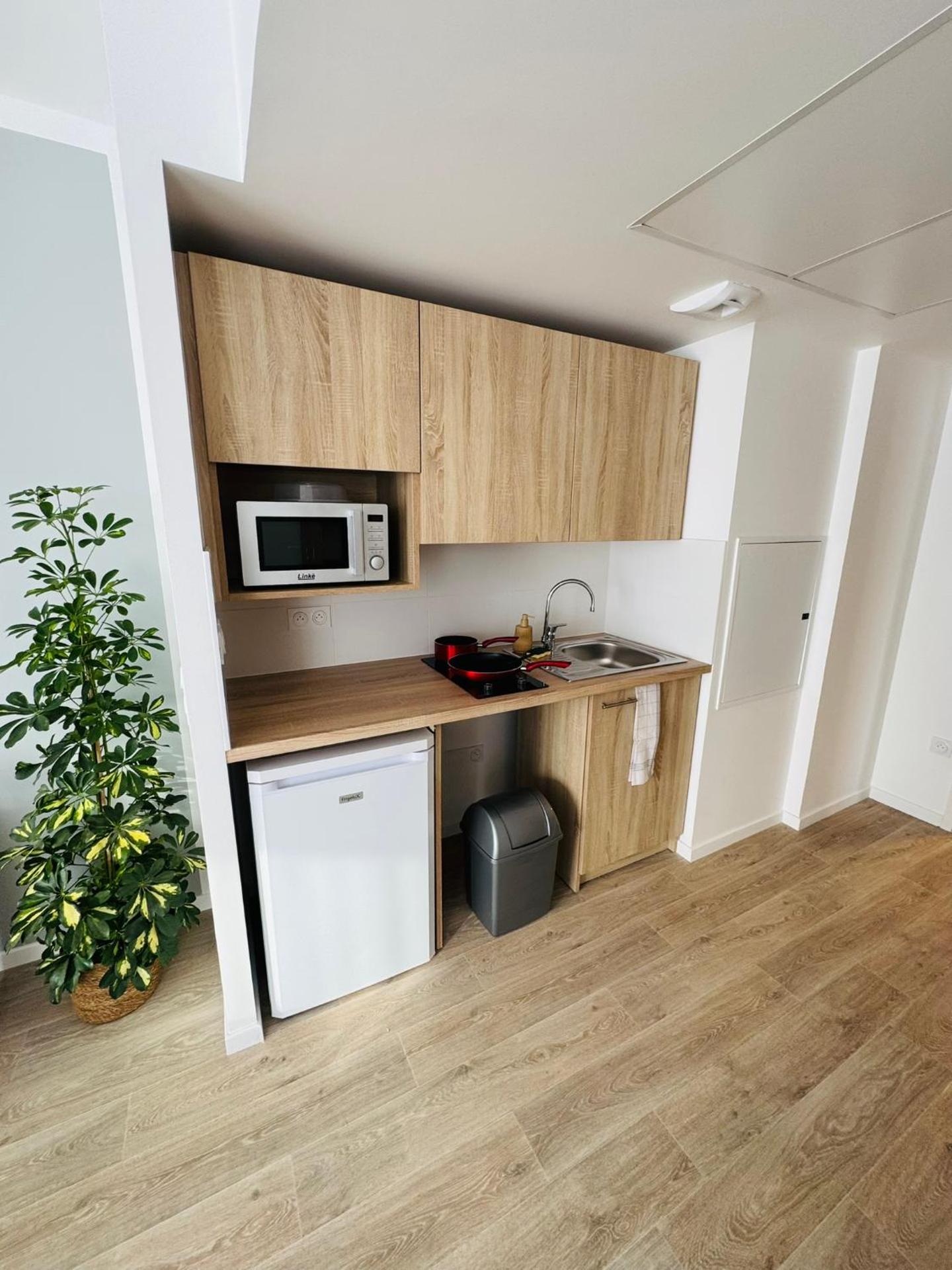 Kitchen or kitchenette