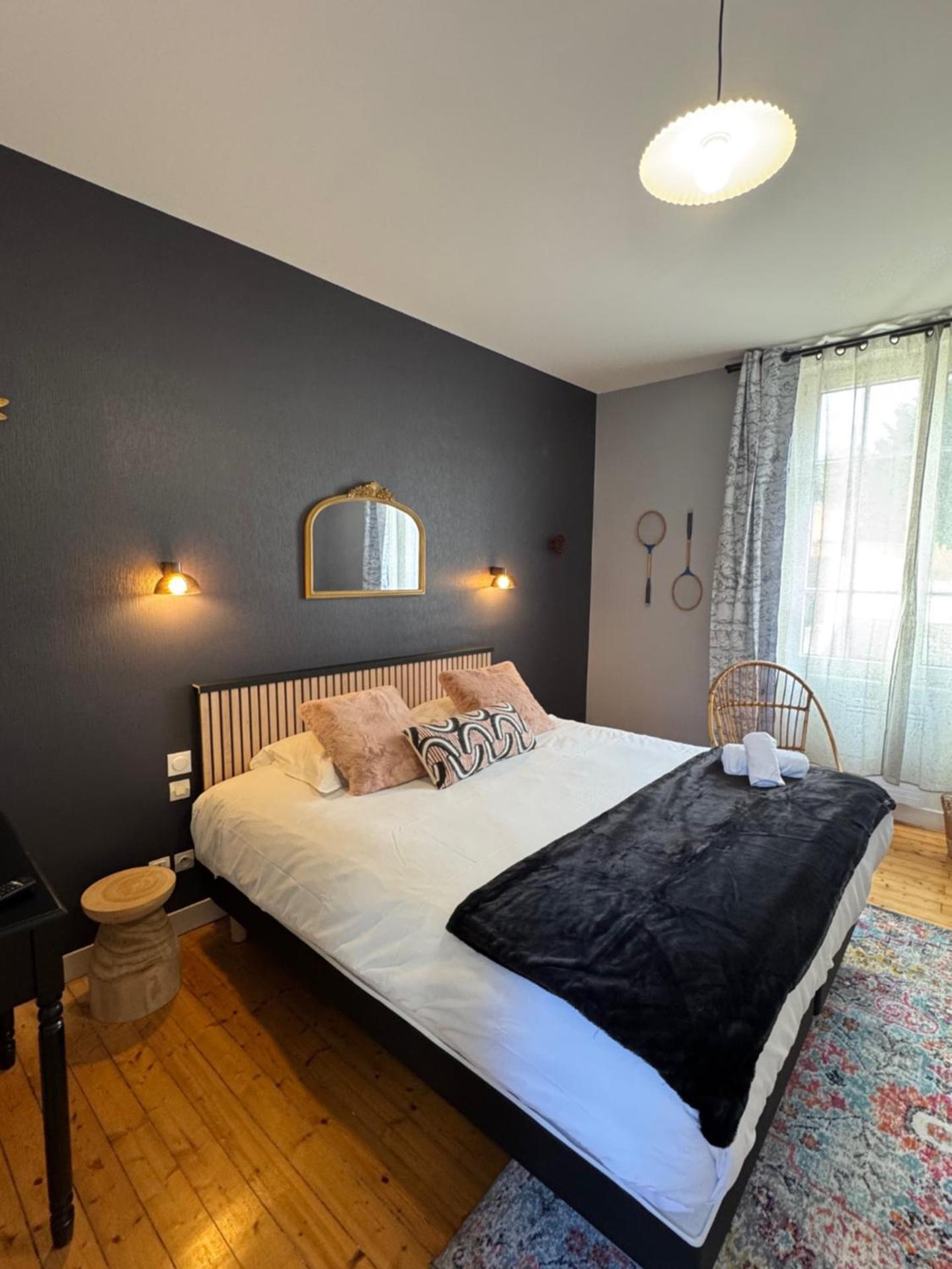 Le Clos Du Pontic Logis et Cit'Hotel