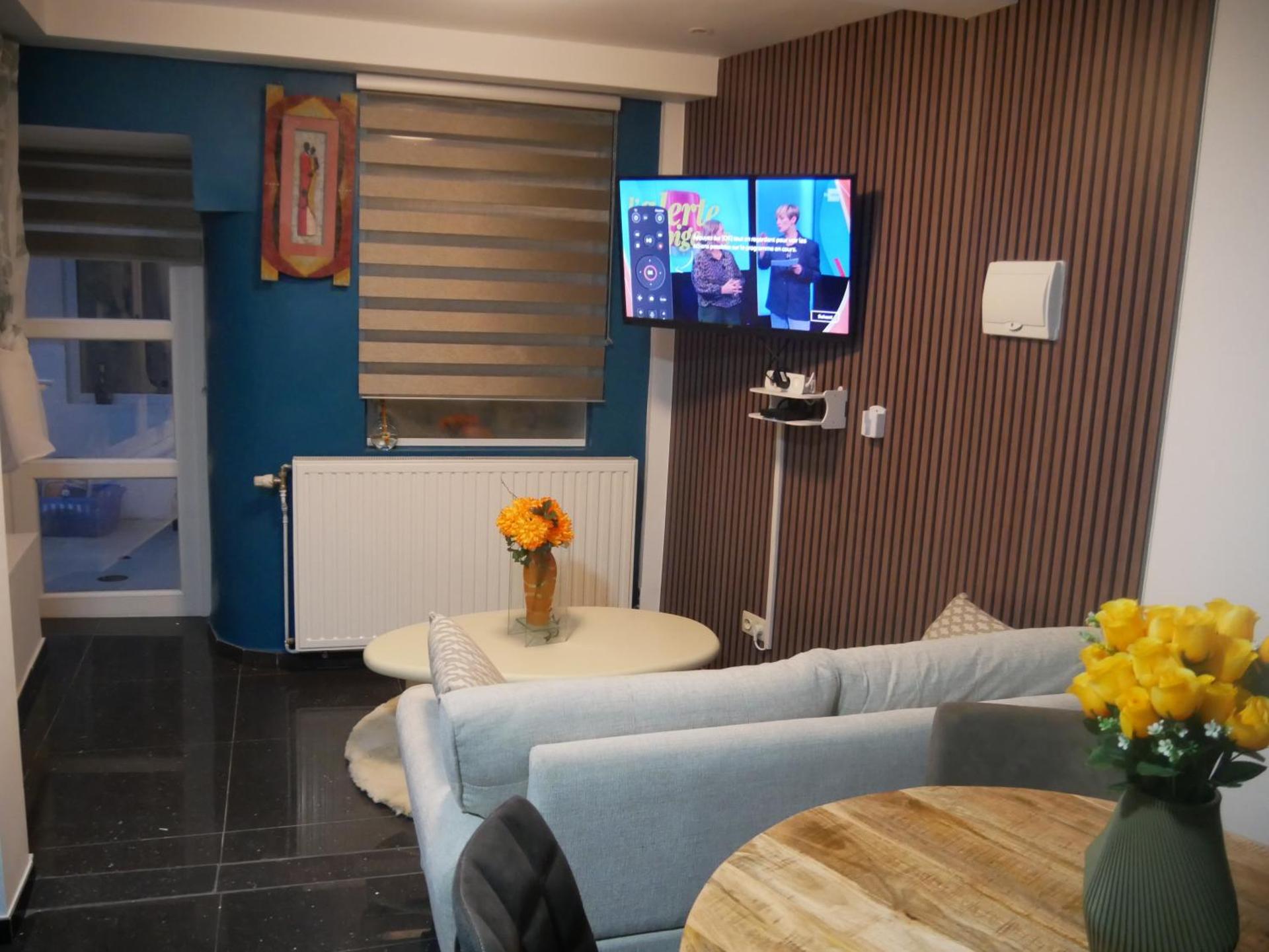 Communal lounge/ TV room