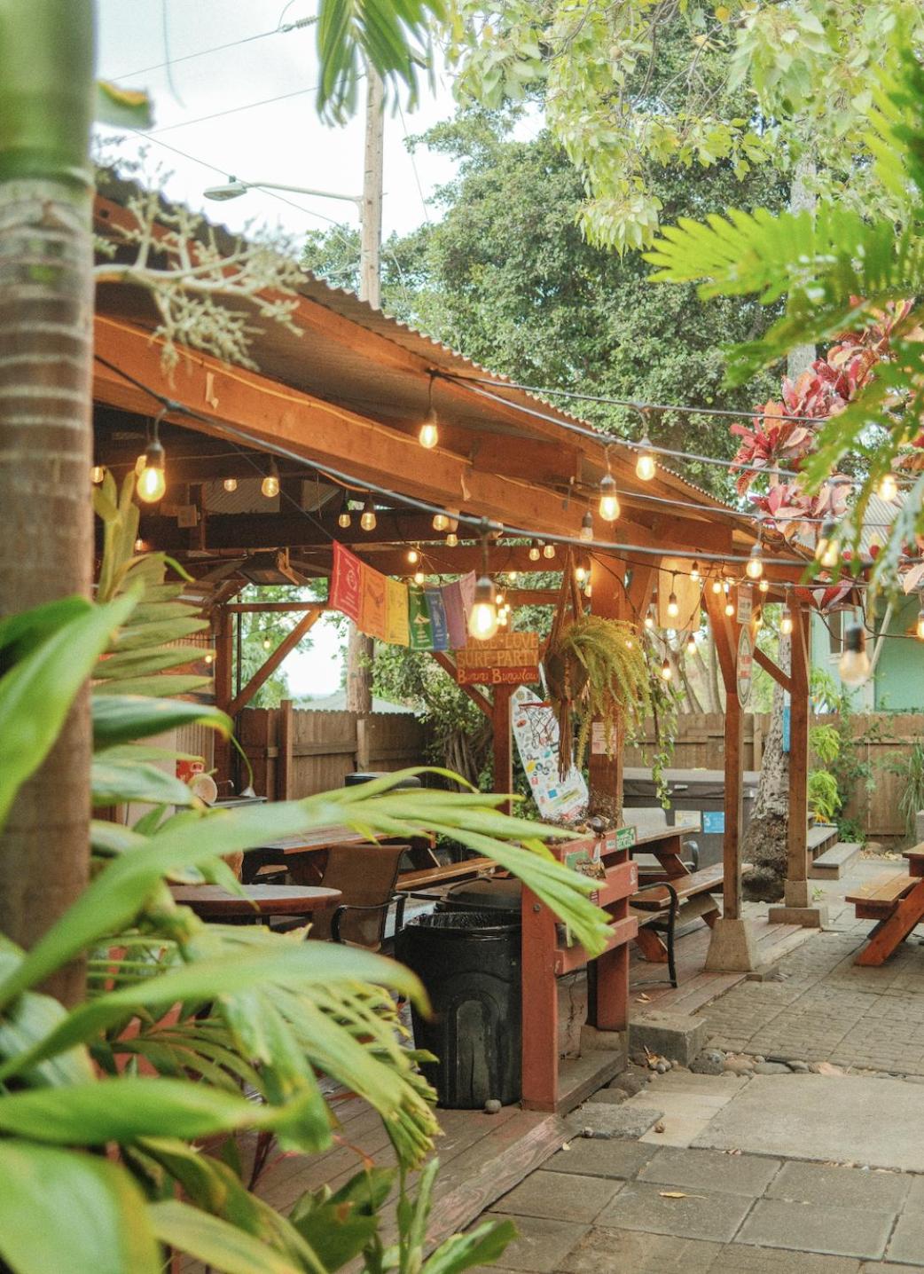 Banana Bungalow Maui Hostel