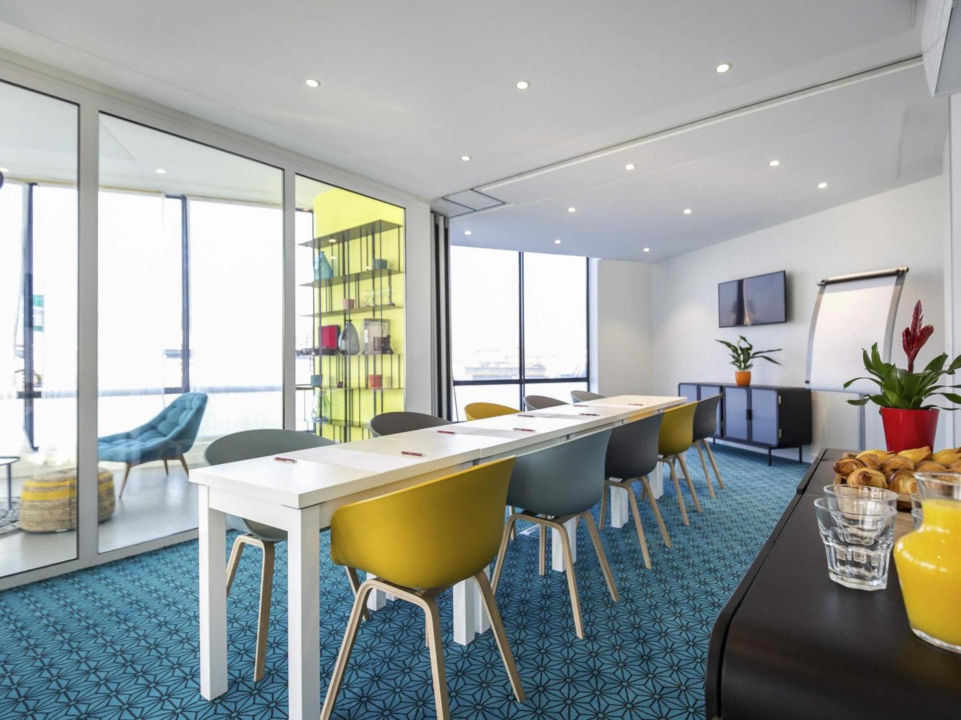 Meeting/conference room