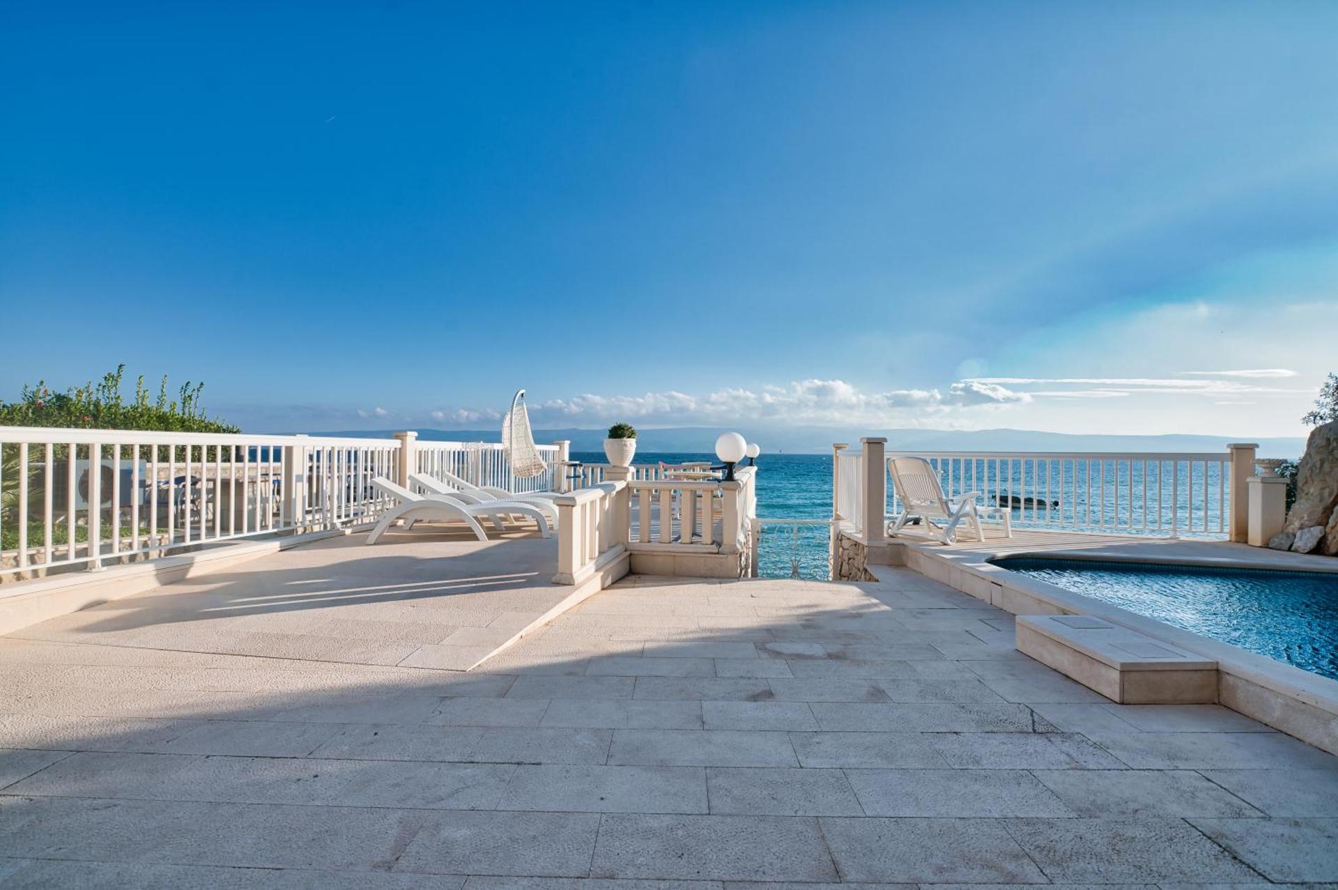 Apartment Aria with private heated pool