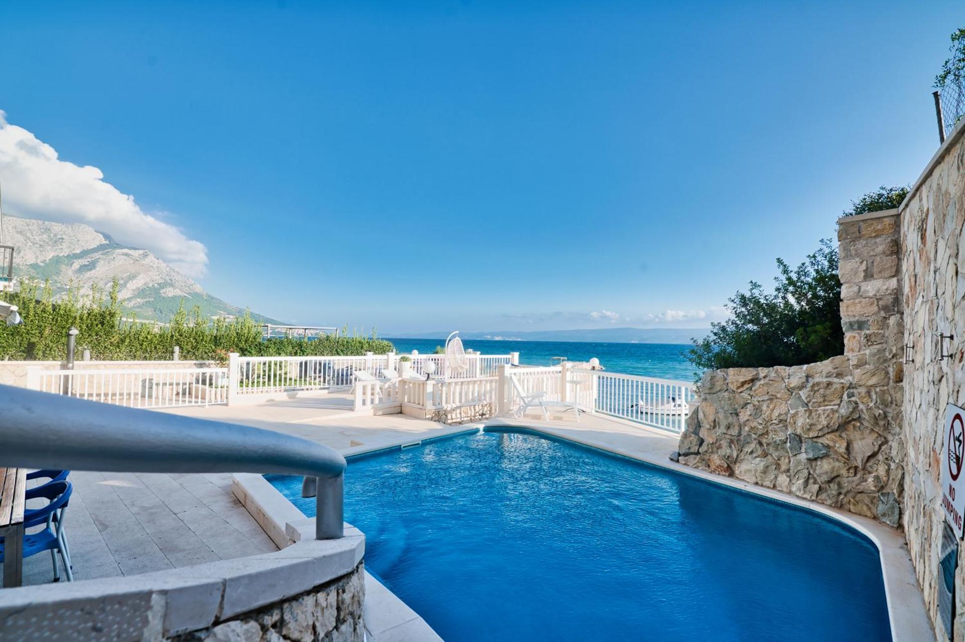 Apartment Aria with private heated pool