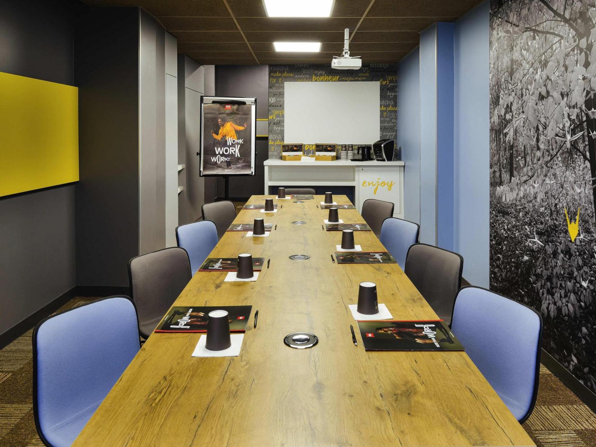 Meeting/conference room