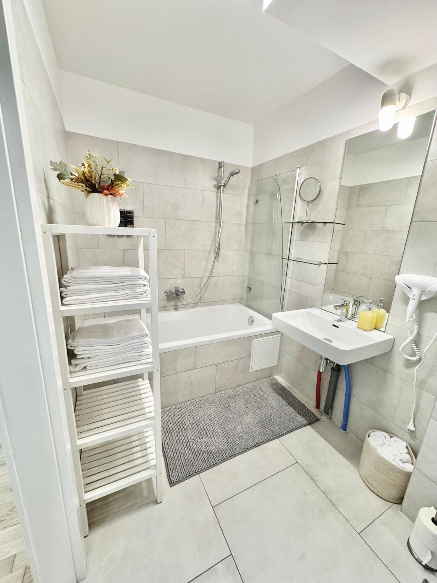 Stylish Stadlau Apartment - Free Parking