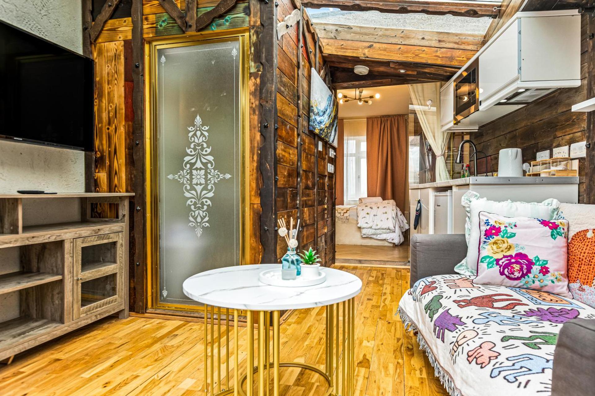 Guest suite with hot tub and sauna