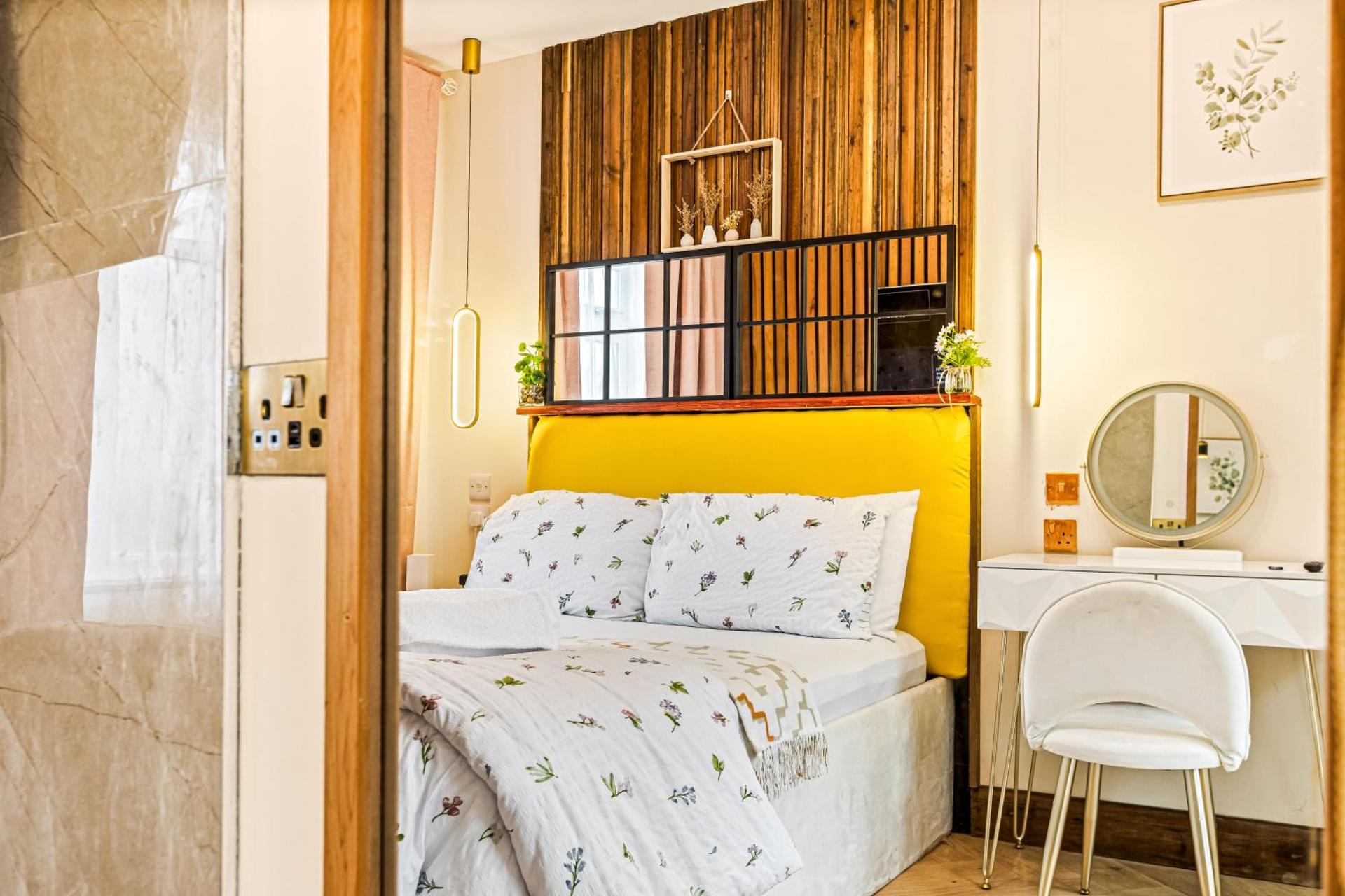 Guest suite with hot tub and sauna