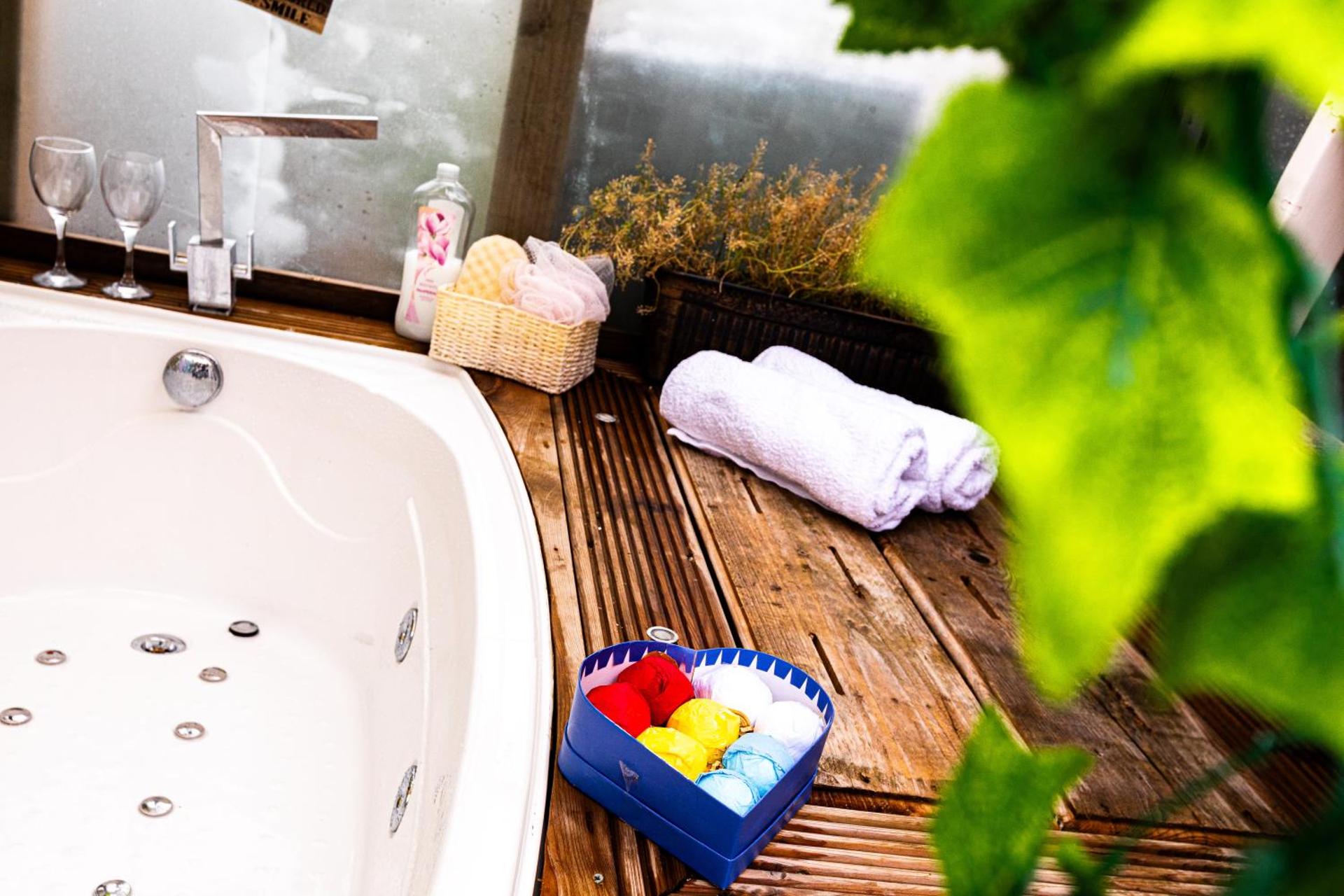 Guest suite with hot tub and sauna