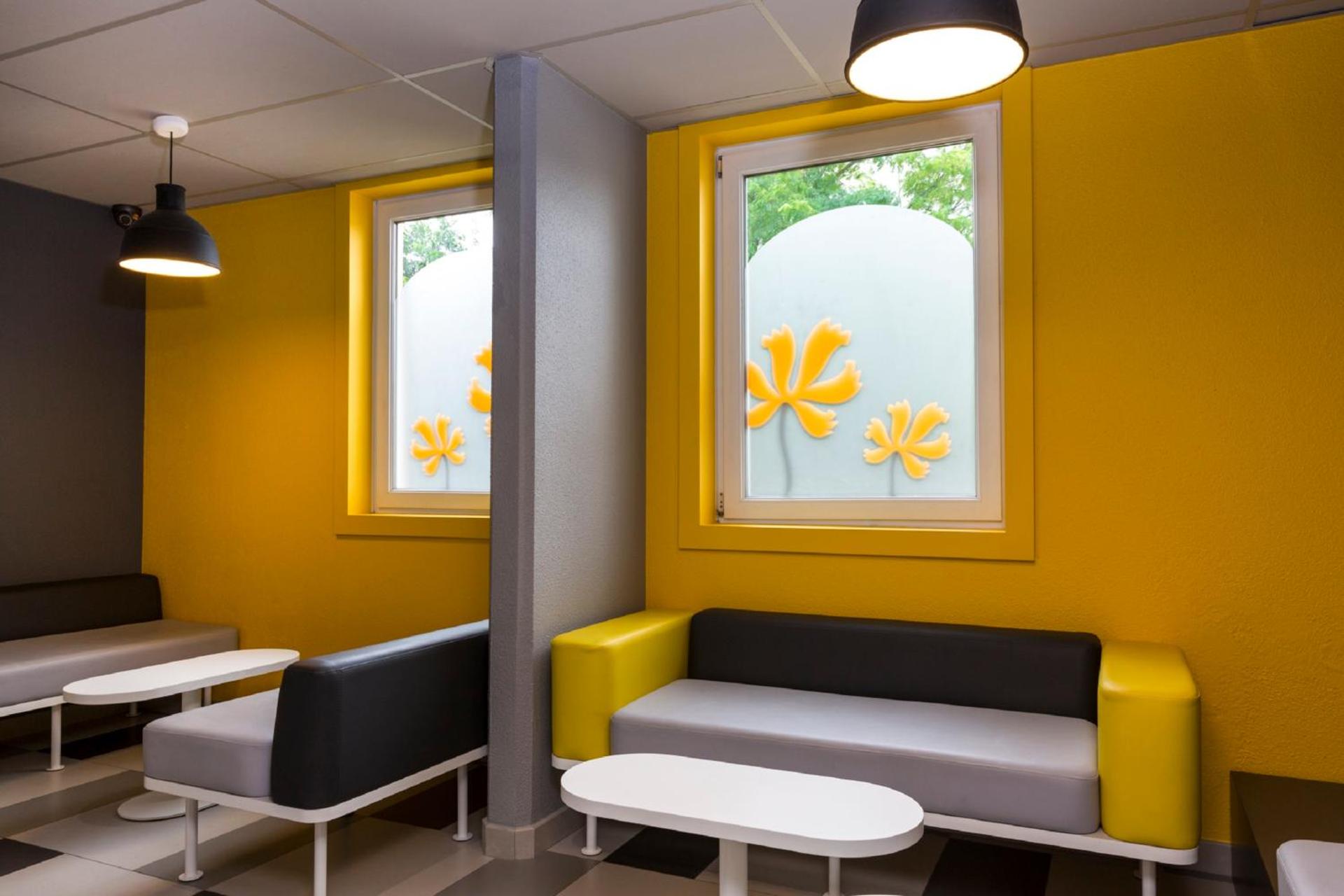 Communal lounge/ TV room