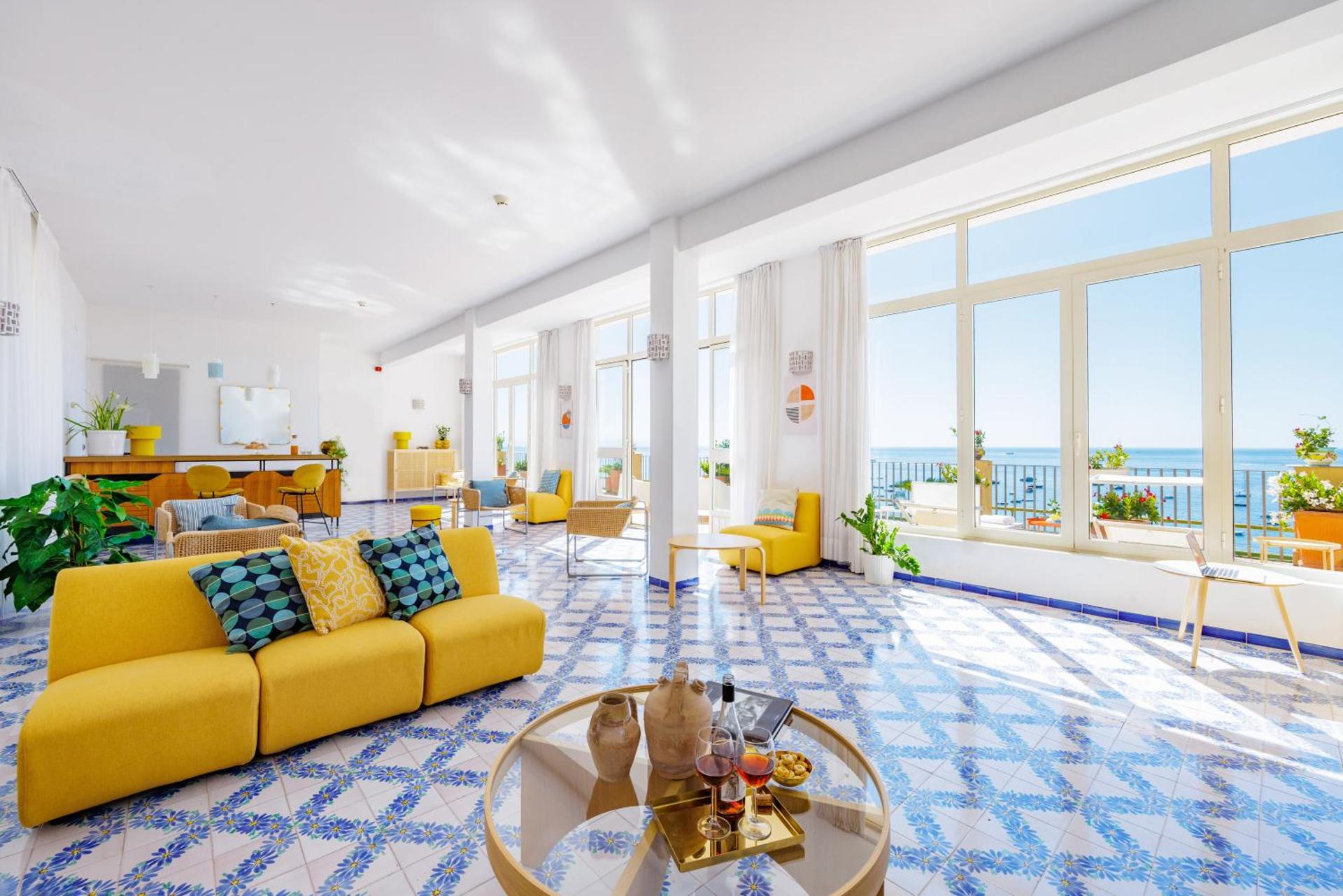 Communal lounge/ TV room