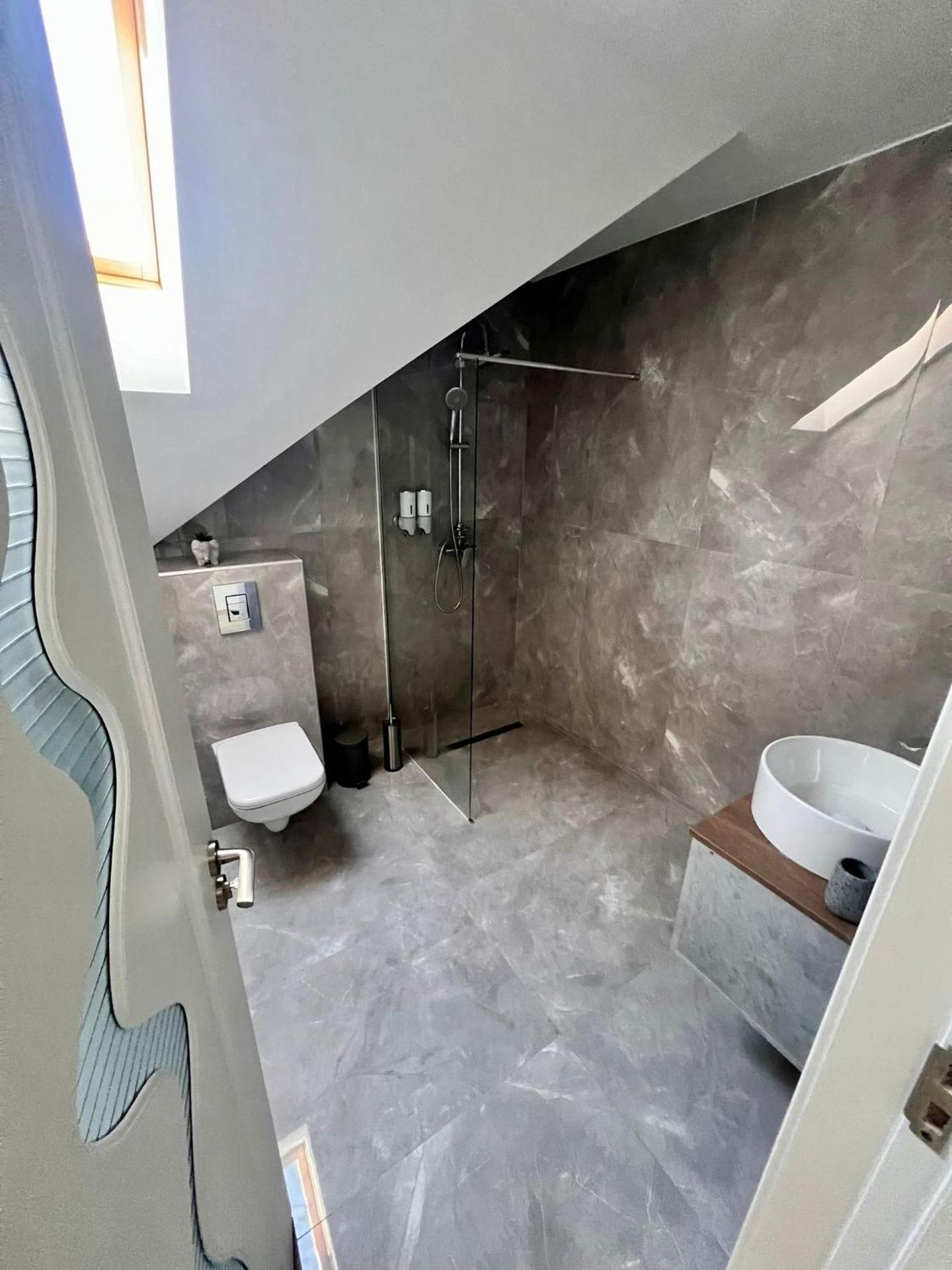 La Izvor Moinești, Cazare