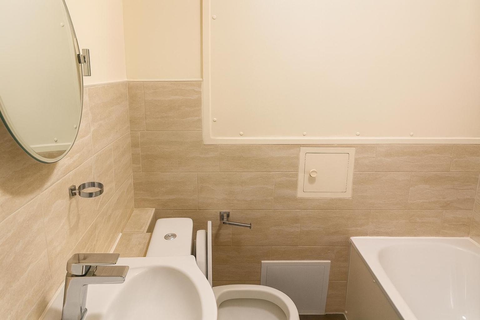 3 Bed - Sleeps 5 - Balcony - Ctrl London - Parking