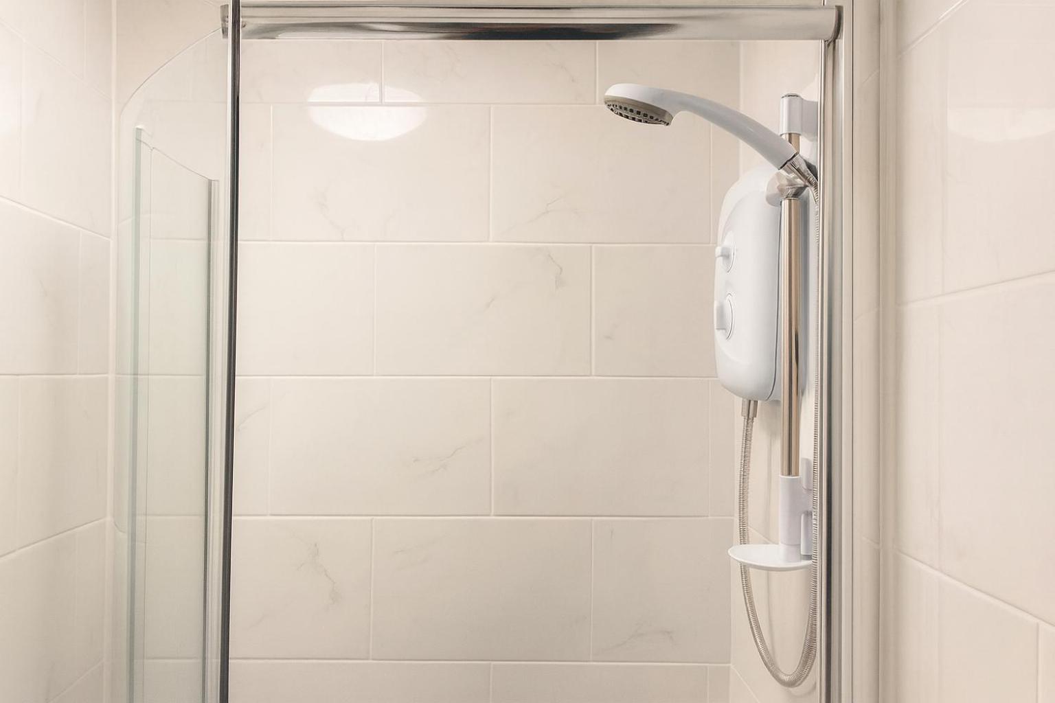 3 Bed - Sleeps 5 - Balcony - Ctrl London - Parking