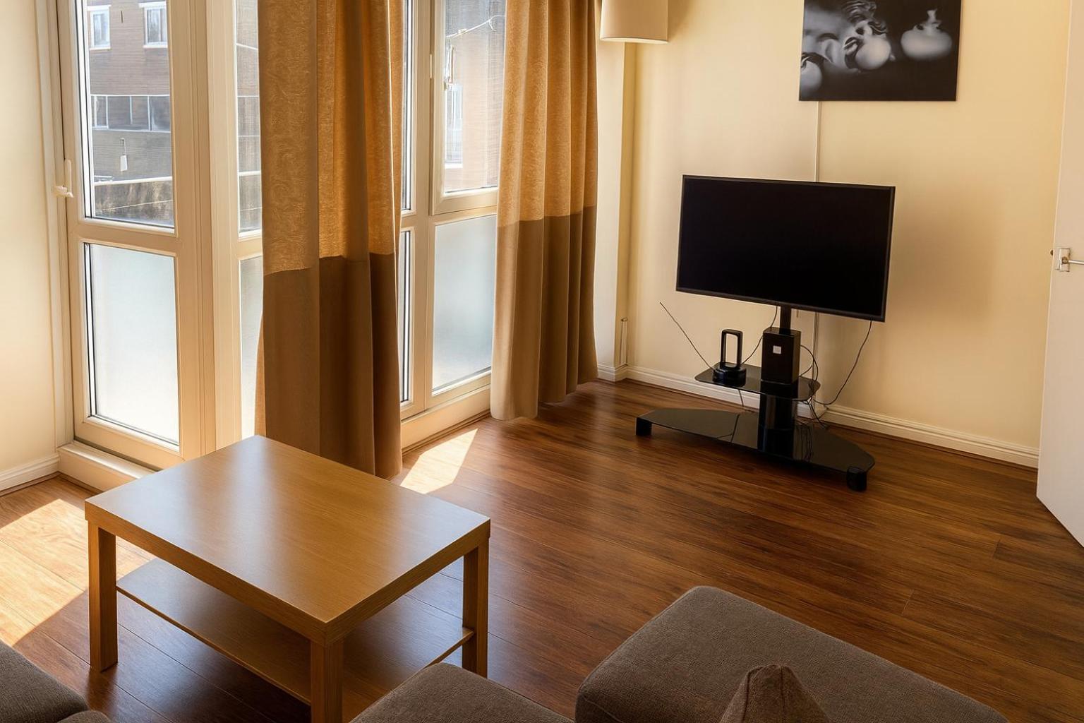 3 Bed - Sleeps 5 - Balcony - Ctrl London - Parking