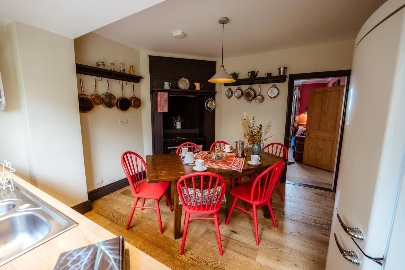 Cosy Cottage with Spa, Catering, Nature Reserve Walks, Large Garden, Free Parking - Self Checkin