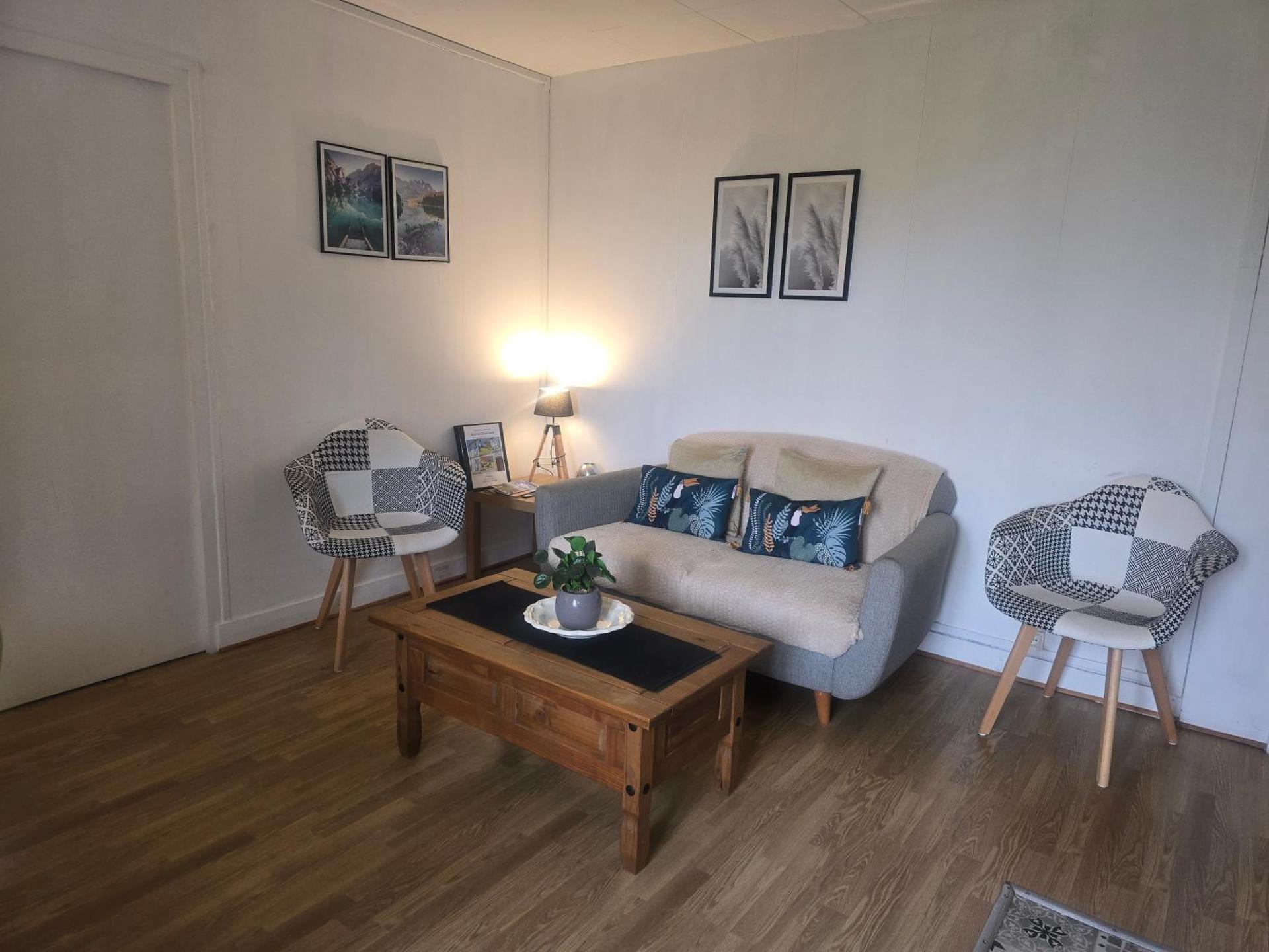 Number 22 - Le Dorat - Apartment 4 with garden & free parking