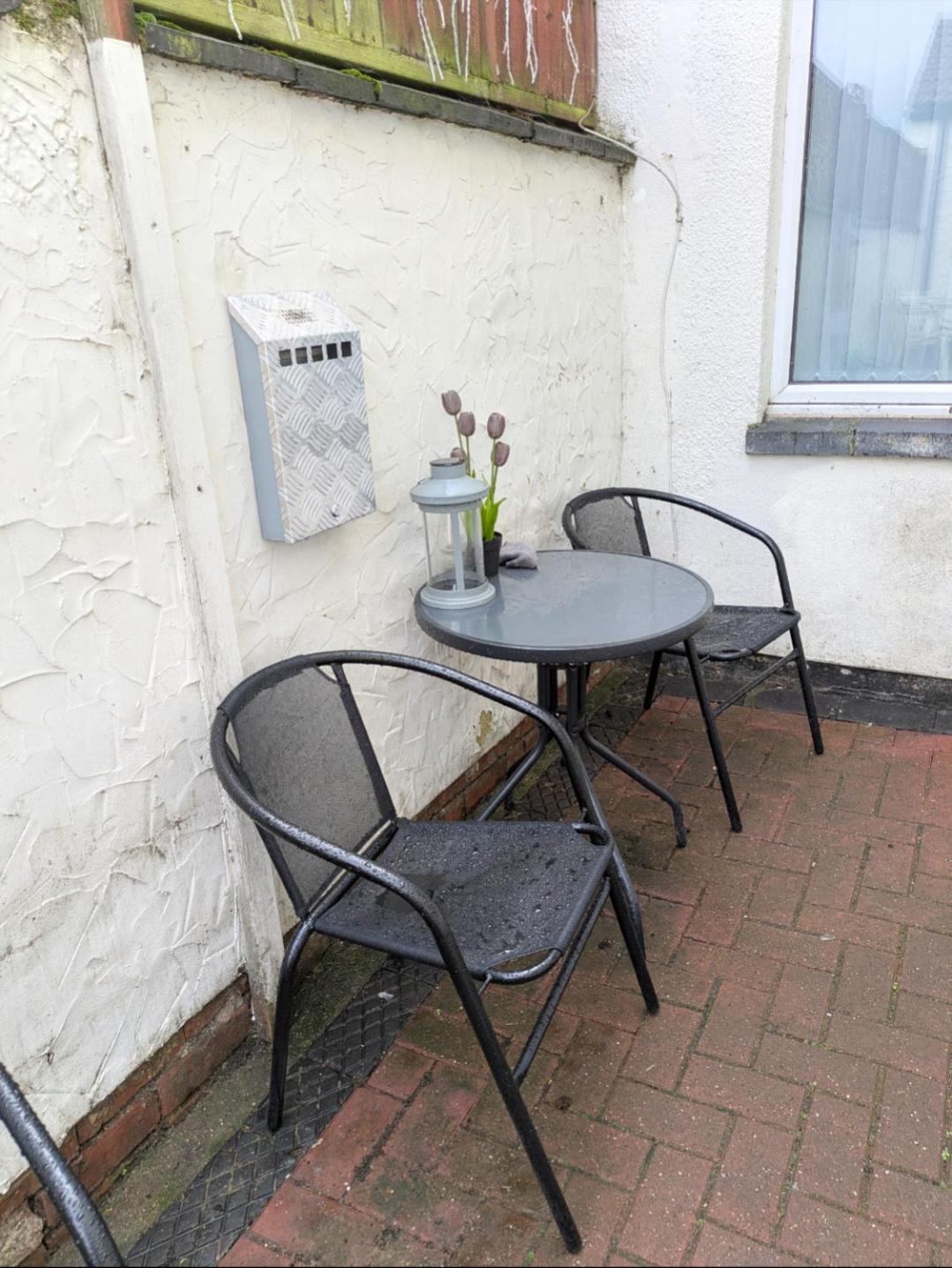 City Vacations Kettering free WiFi for ' Short & Long stays ' Shared bathroom & Shared Kitchen Double room Deals on longer regular stays