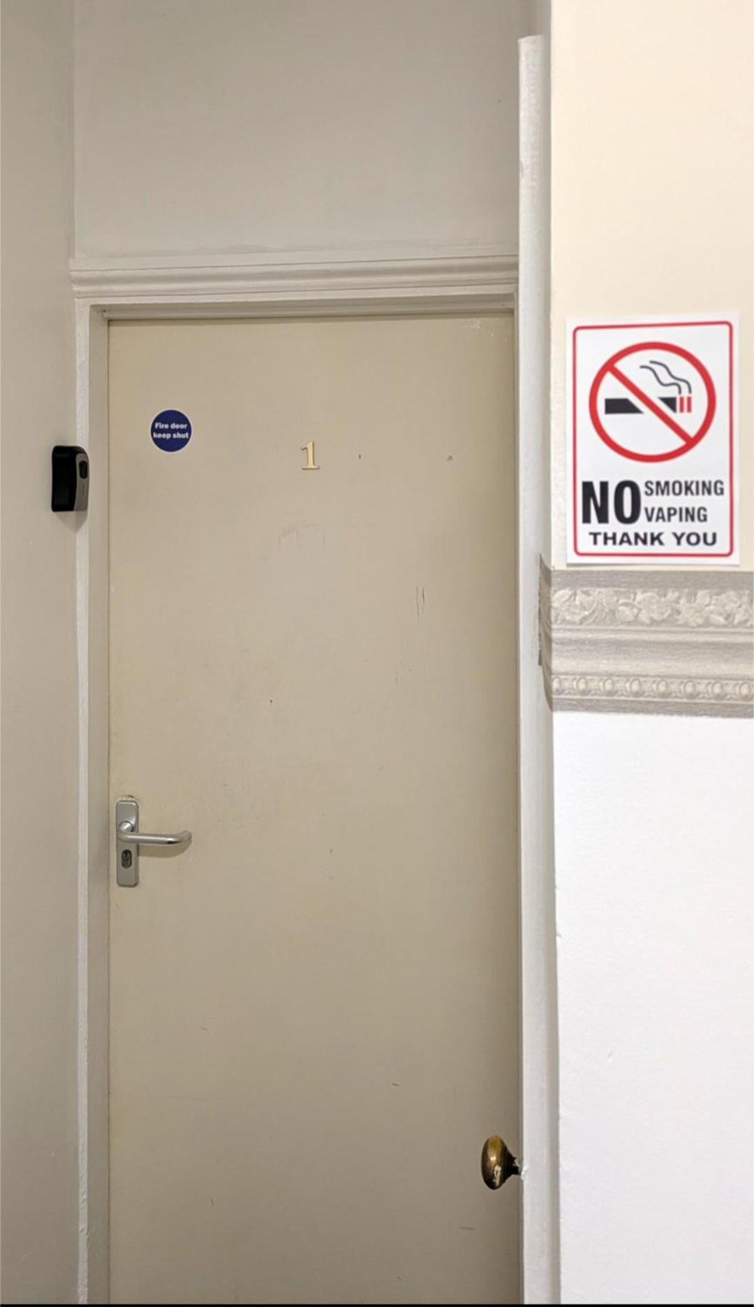 Kettering Town Vacations Long & Short stay Shared Bathroom, lounge with TV & kitchen free wifi Deals given on longer regular stays