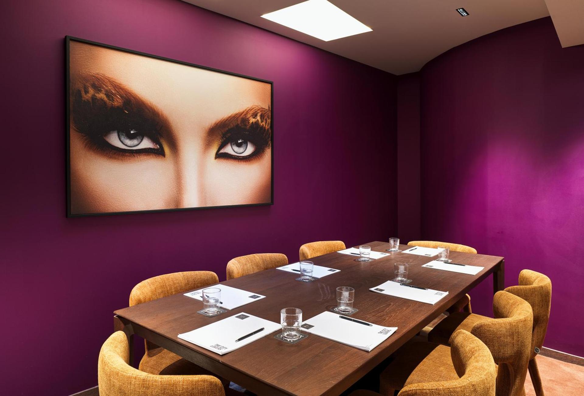 Meeting/conference room