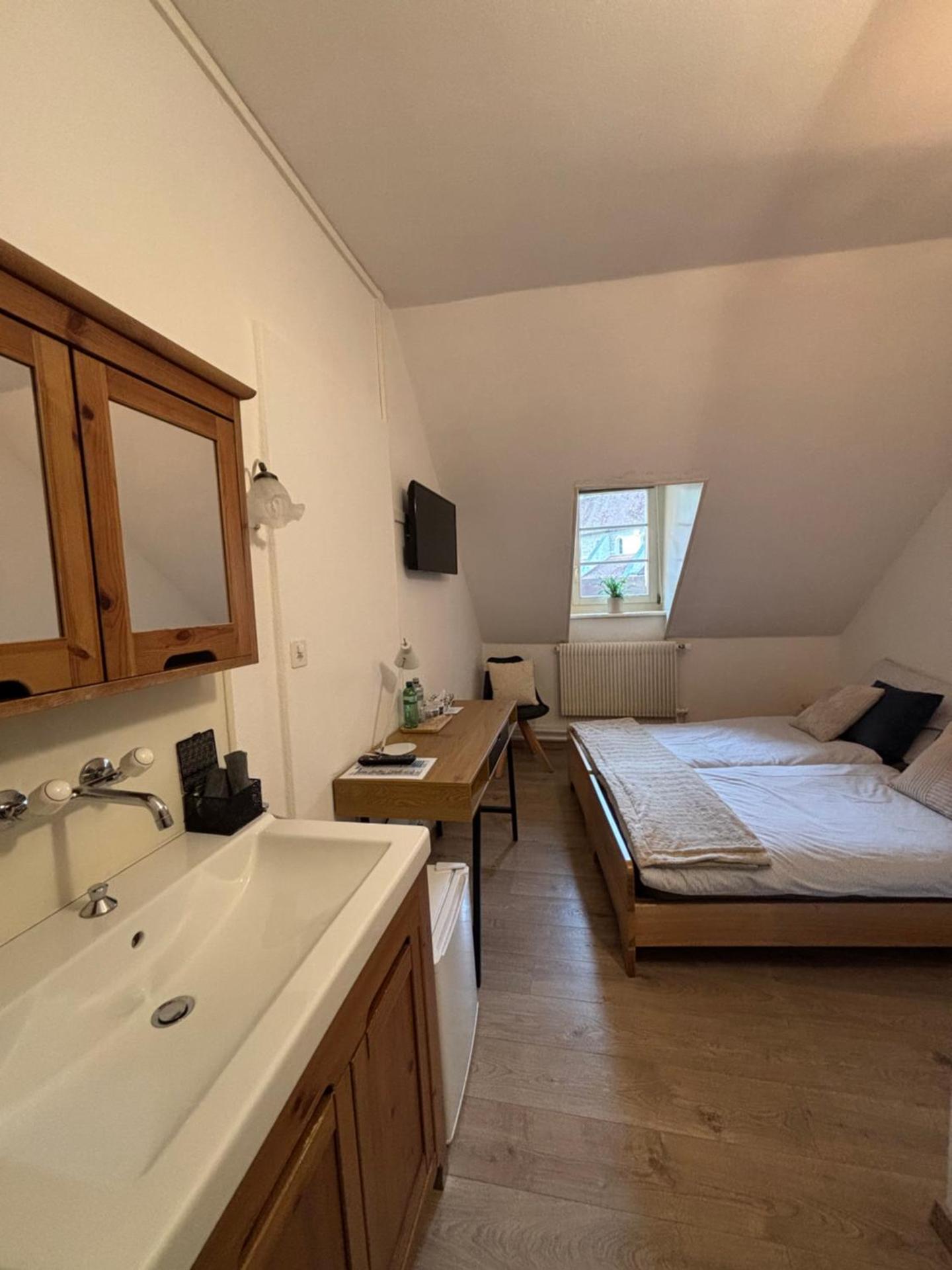 Camera Matrimoniale/Doppia con Letti Singoli con Vista Città 