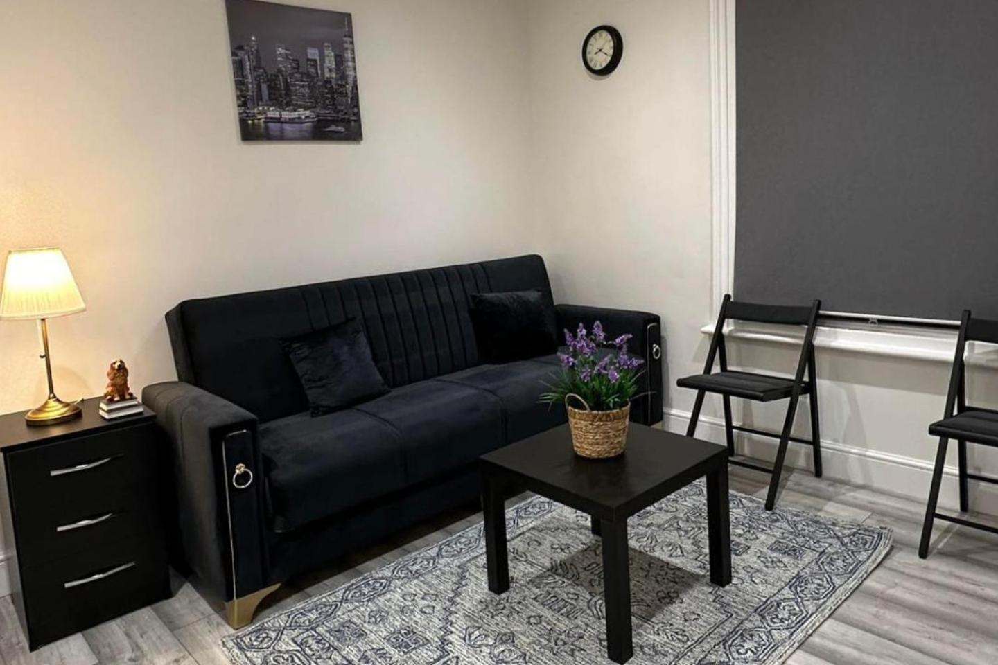 Studio - Sleeps 3 - Near Ealing Broadway Station