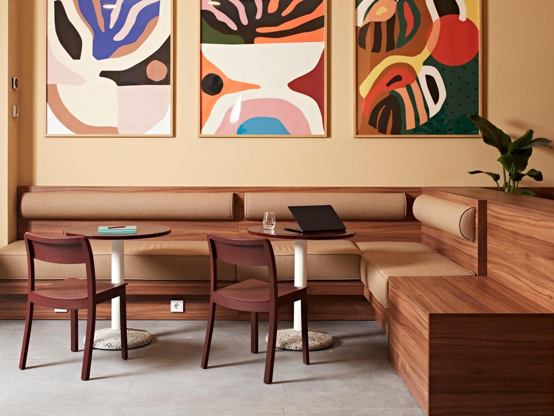 Communal lounge/ TV room