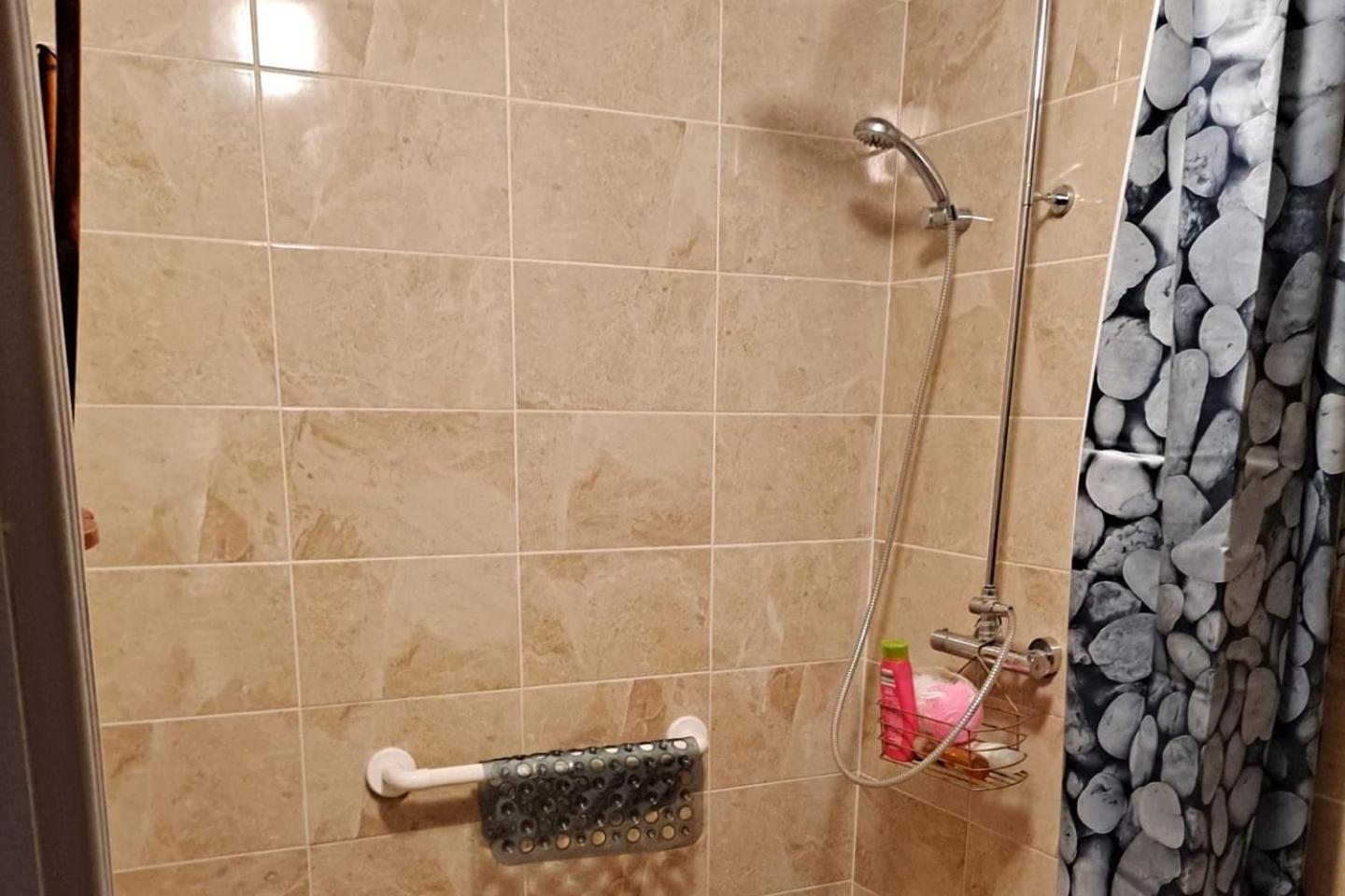 2-Bed Apartment Sleeps 6 with Parking