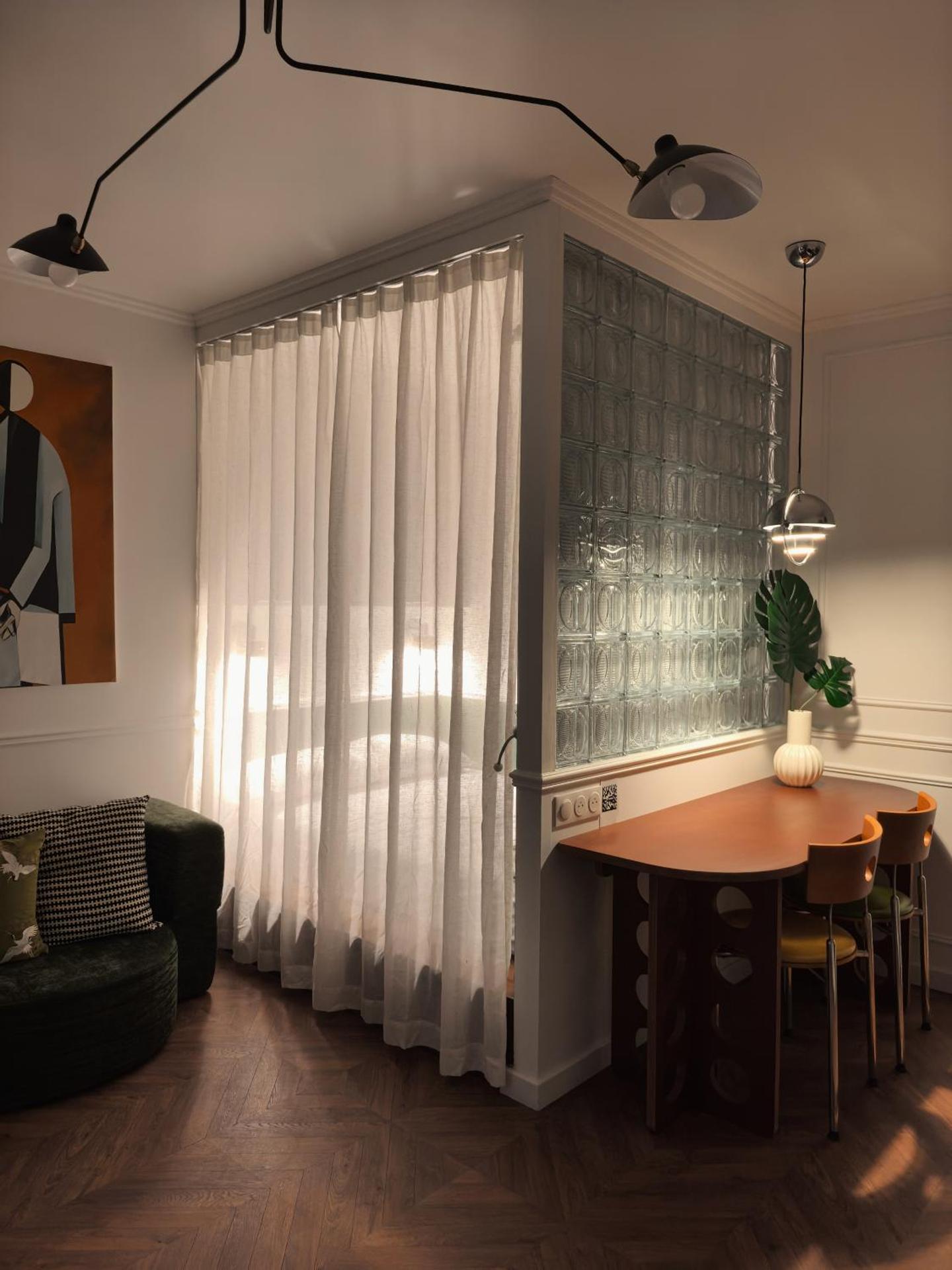 Eiffel Tower 6-Min Walk Charming Studio 3 sleeper