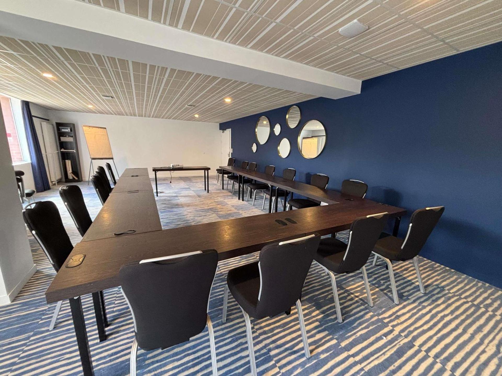 Meeting/conference room