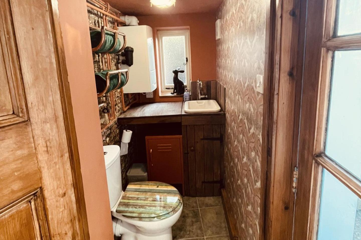 Charming Cottage Sleeps 4 with Sauna