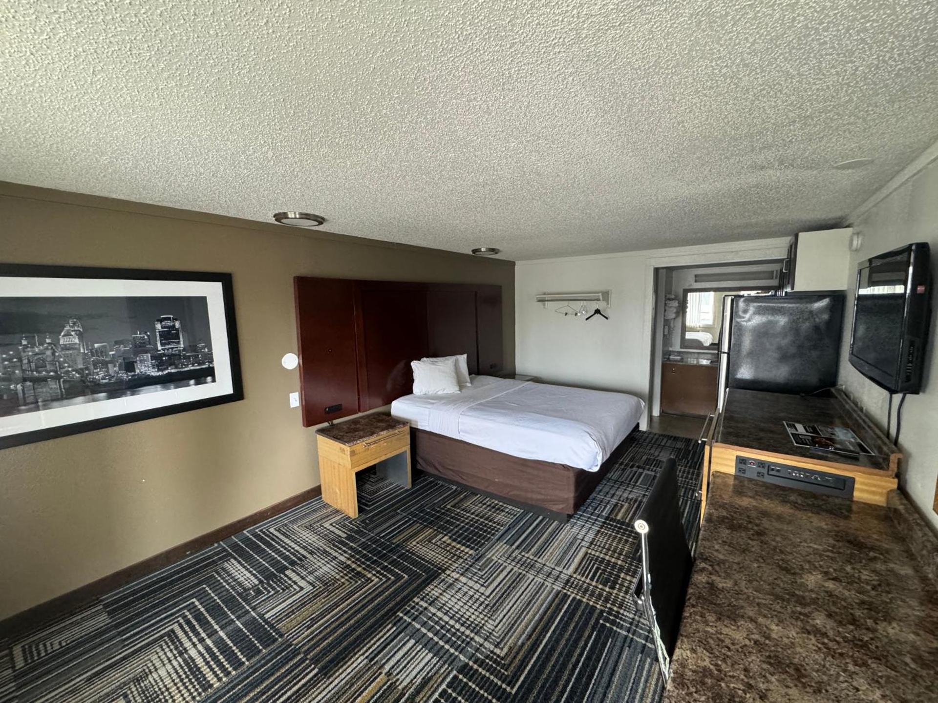 Queen Room - Non-Smoking