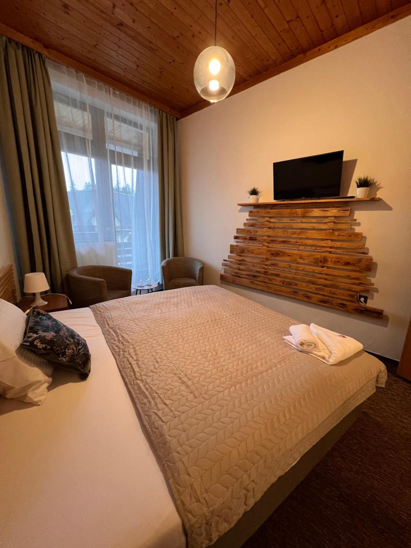 Penzion Mona Rooms & Apartments