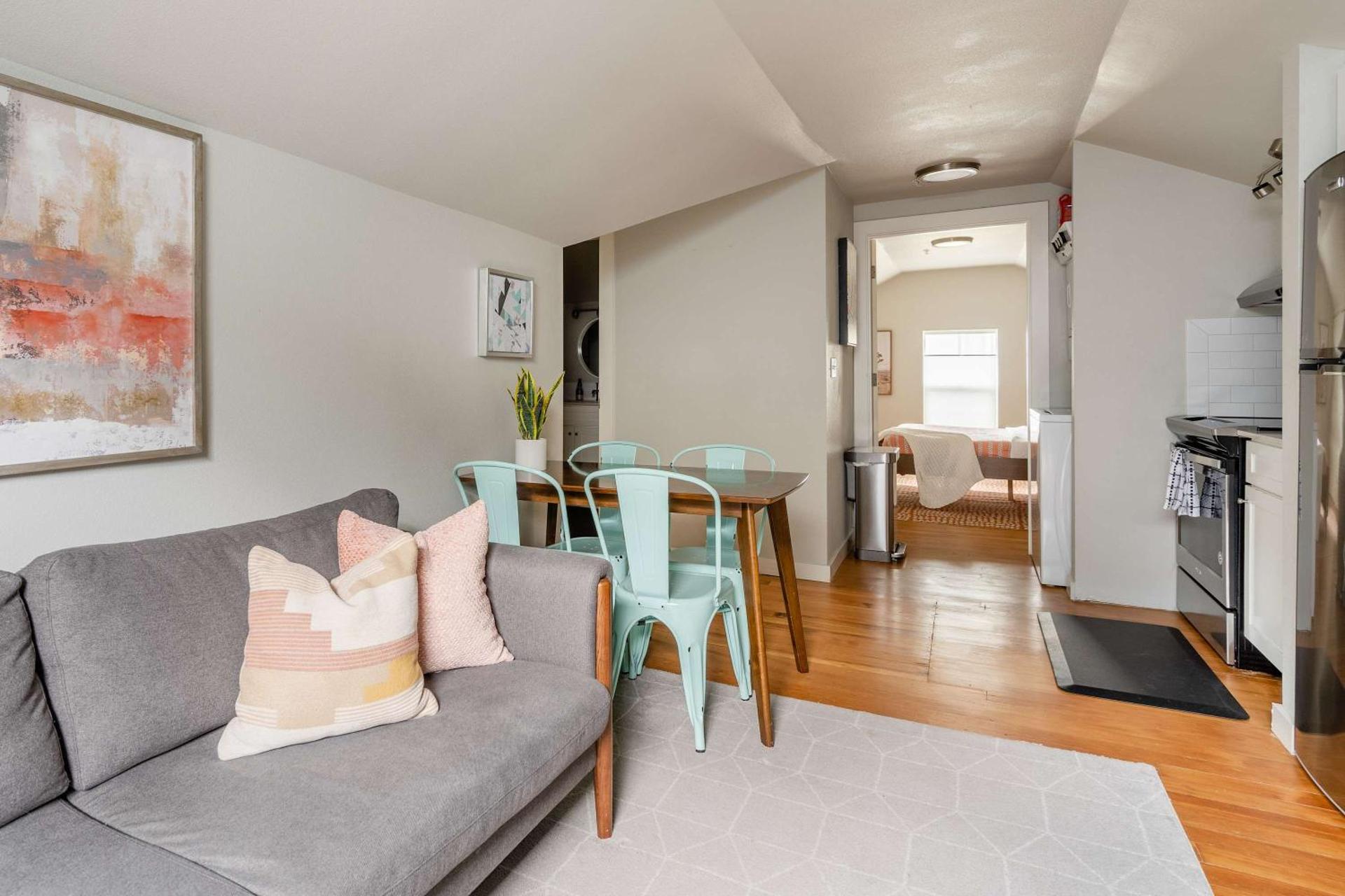 Stay Portland - Cozy Attic Hideaway in Laurelhurst