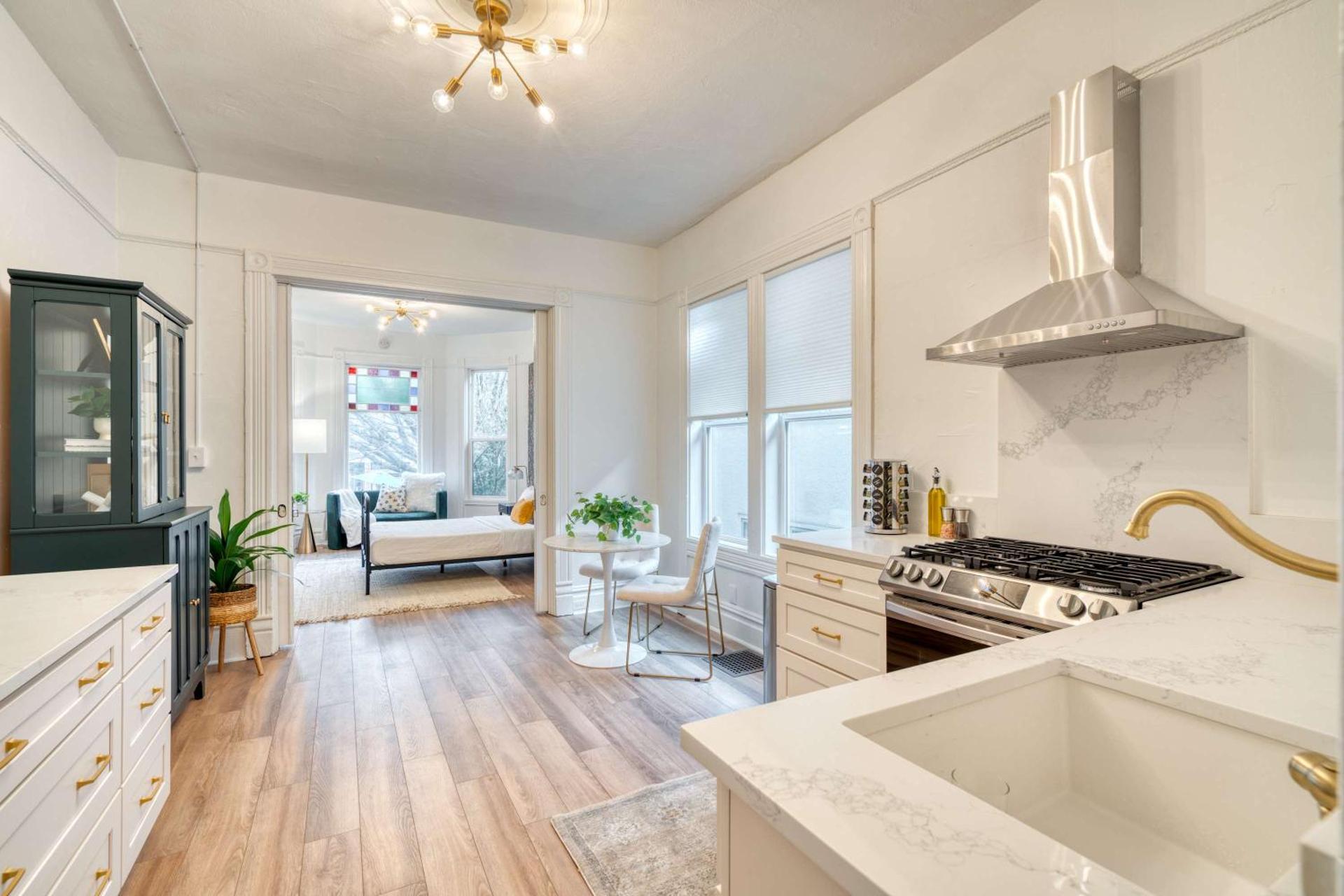 Stay Portland - Historic Queen Anne Vernacular - 95 WalkScore