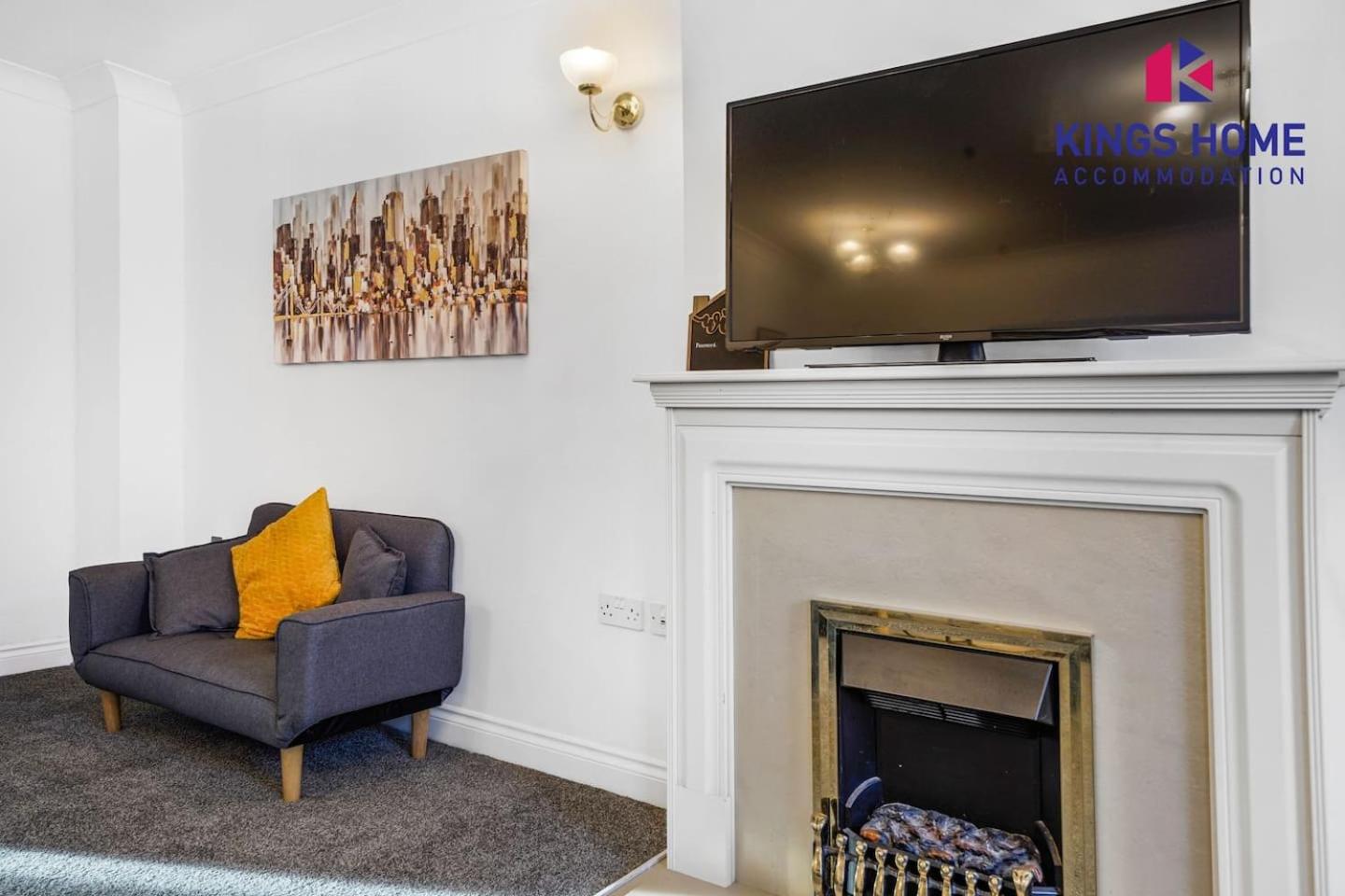 Communal lounge/ TV room