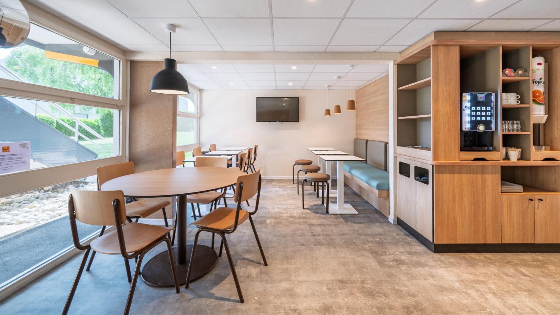 Communal lounge/ TV room