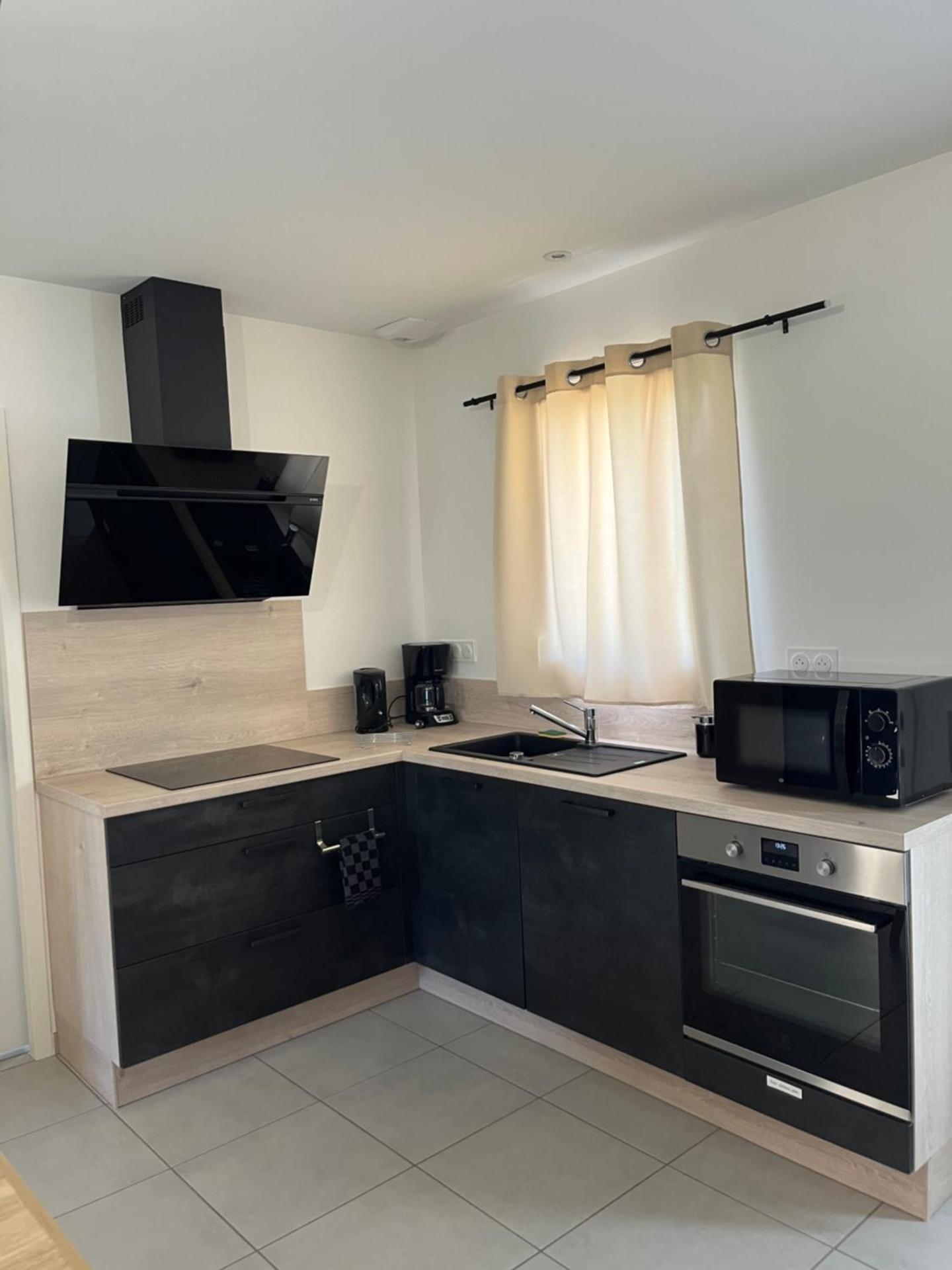 Gîte neuf,12mn du Futuroscope, 9 personnes -Le Tournesol