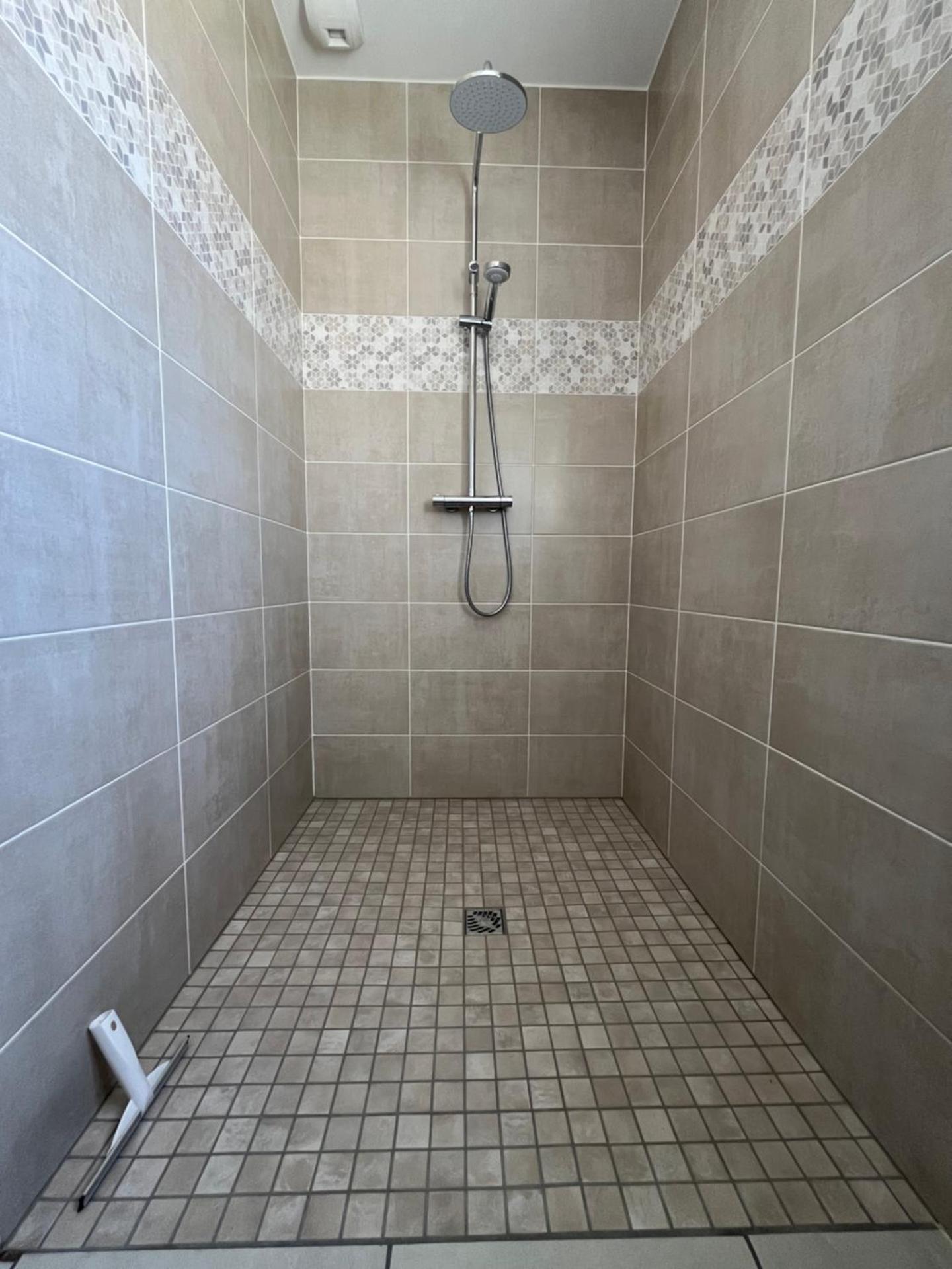 Gîte neuf,12mn du Futuroscope, 9 personnes -Le Tournesol